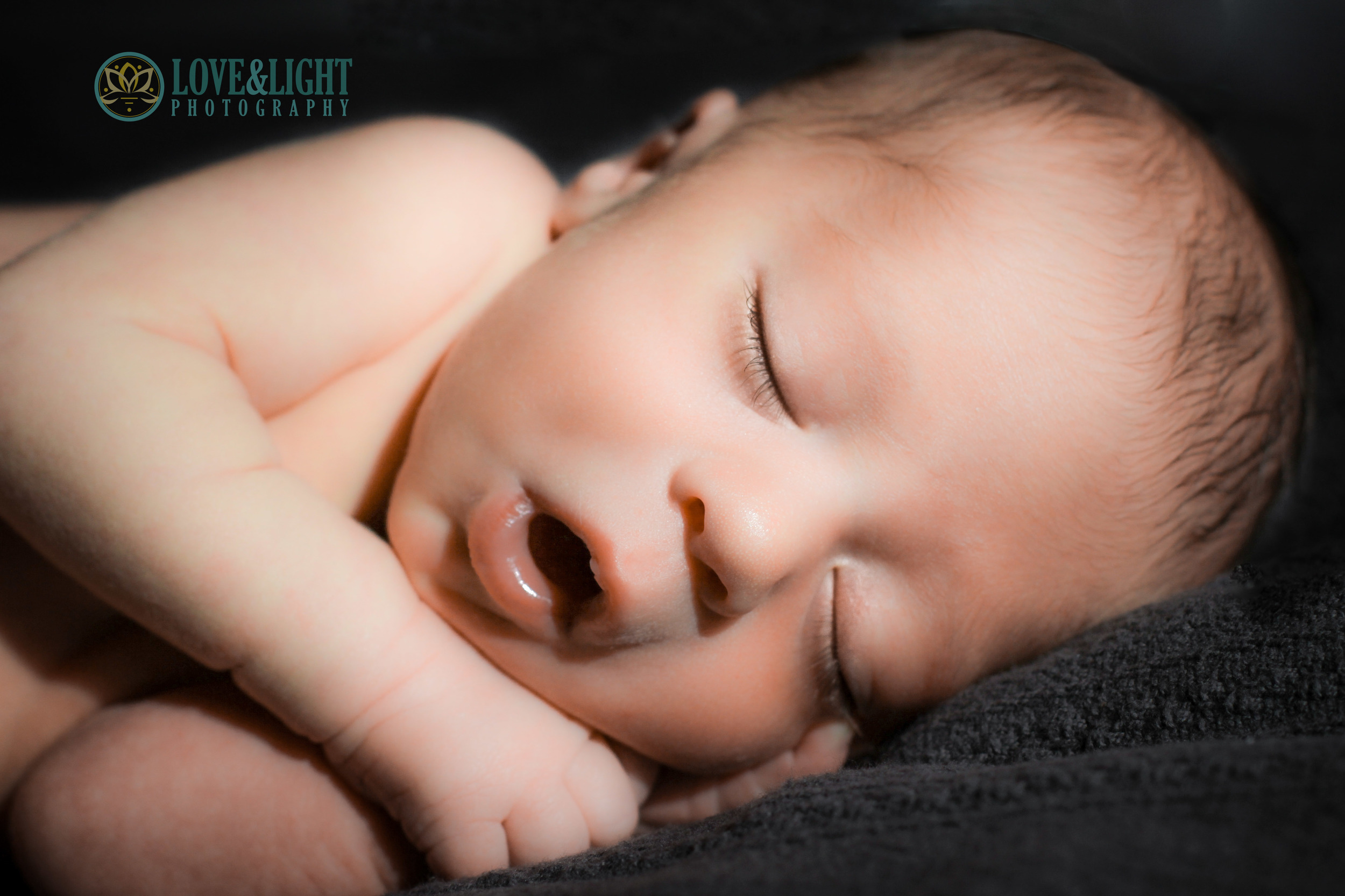 August Quinn Gregory (9 days young) and as sweet as can be! What a love! ....and LOOK at those eyelashes! My goodness! 
