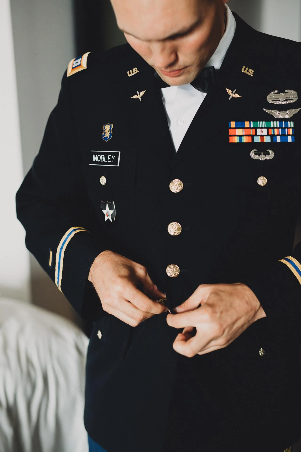 Emily-Eddie-Cincinnati-Rennaissance-Hotel-Wedding-017@2x.jpg