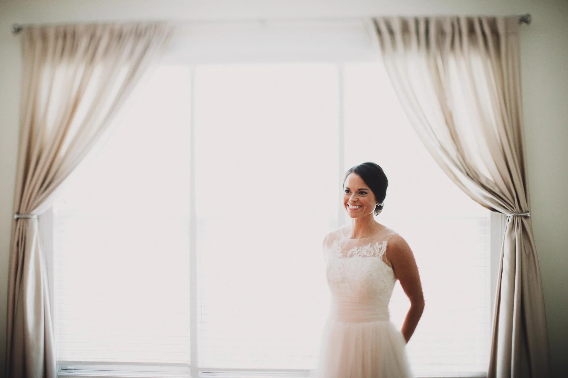 Emily-Eddie-Cincinnati-Rennaissance-Hotel-Wedding-022@2x.jpg