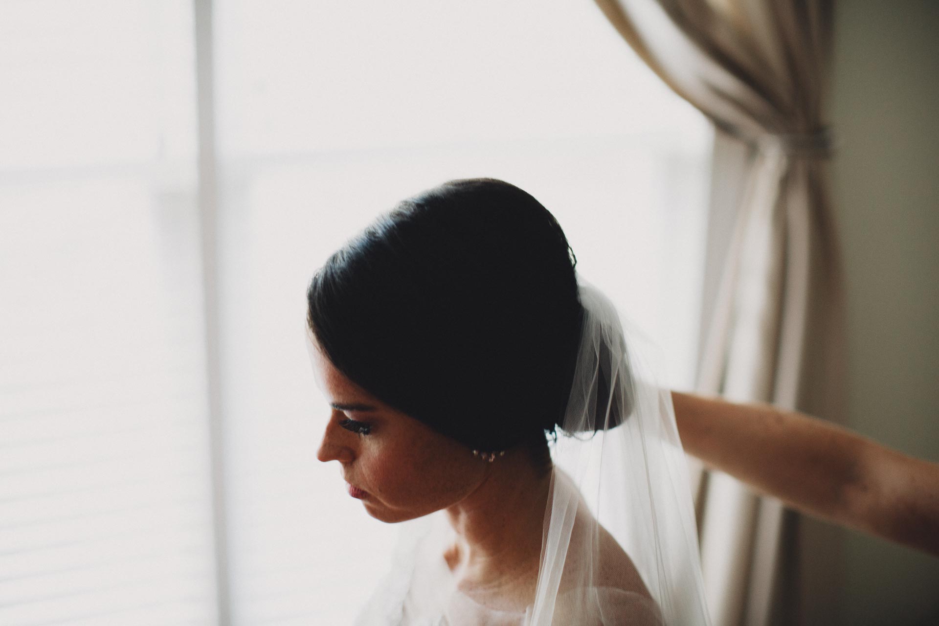 Emily-Eddie-Cincinnati-Rennaissance-Hotel-Wedding-024@2x.jpg