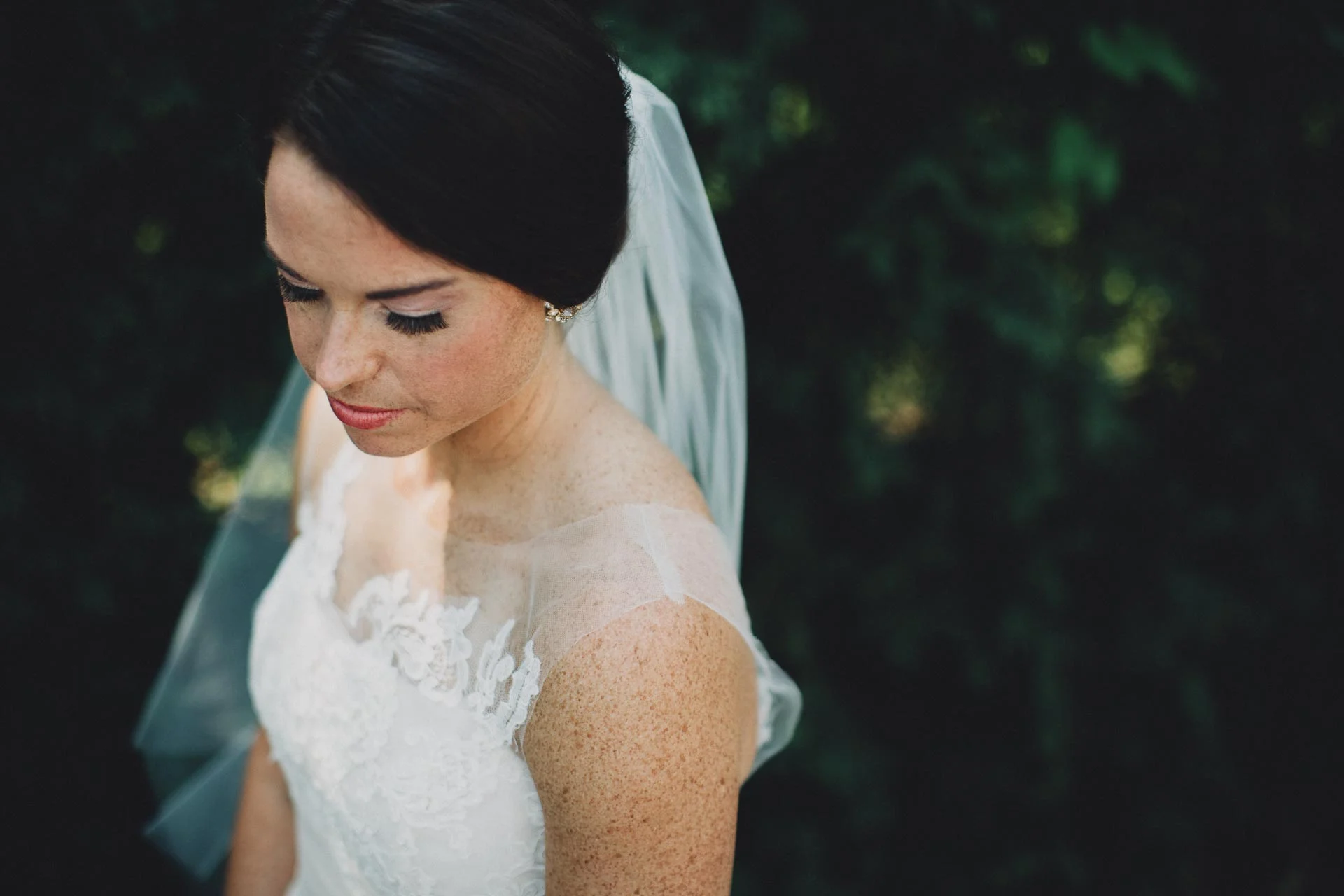 Emily-Eddie-Cincinnati-Rennaissance-Hotel-Wedding-026@2x.jpg