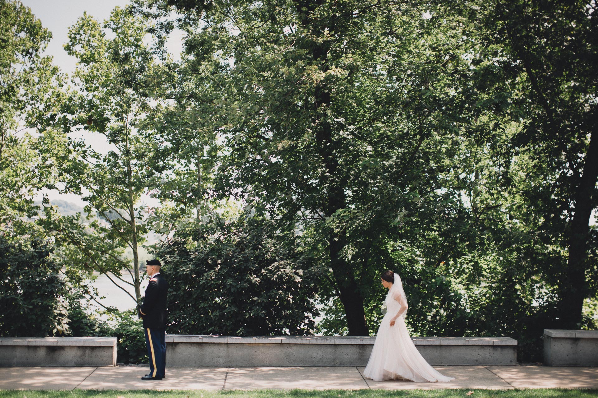 Emily-Eddie-Cincinnati-Rennaissance-Hotel-Wedding-029@2x.jpg