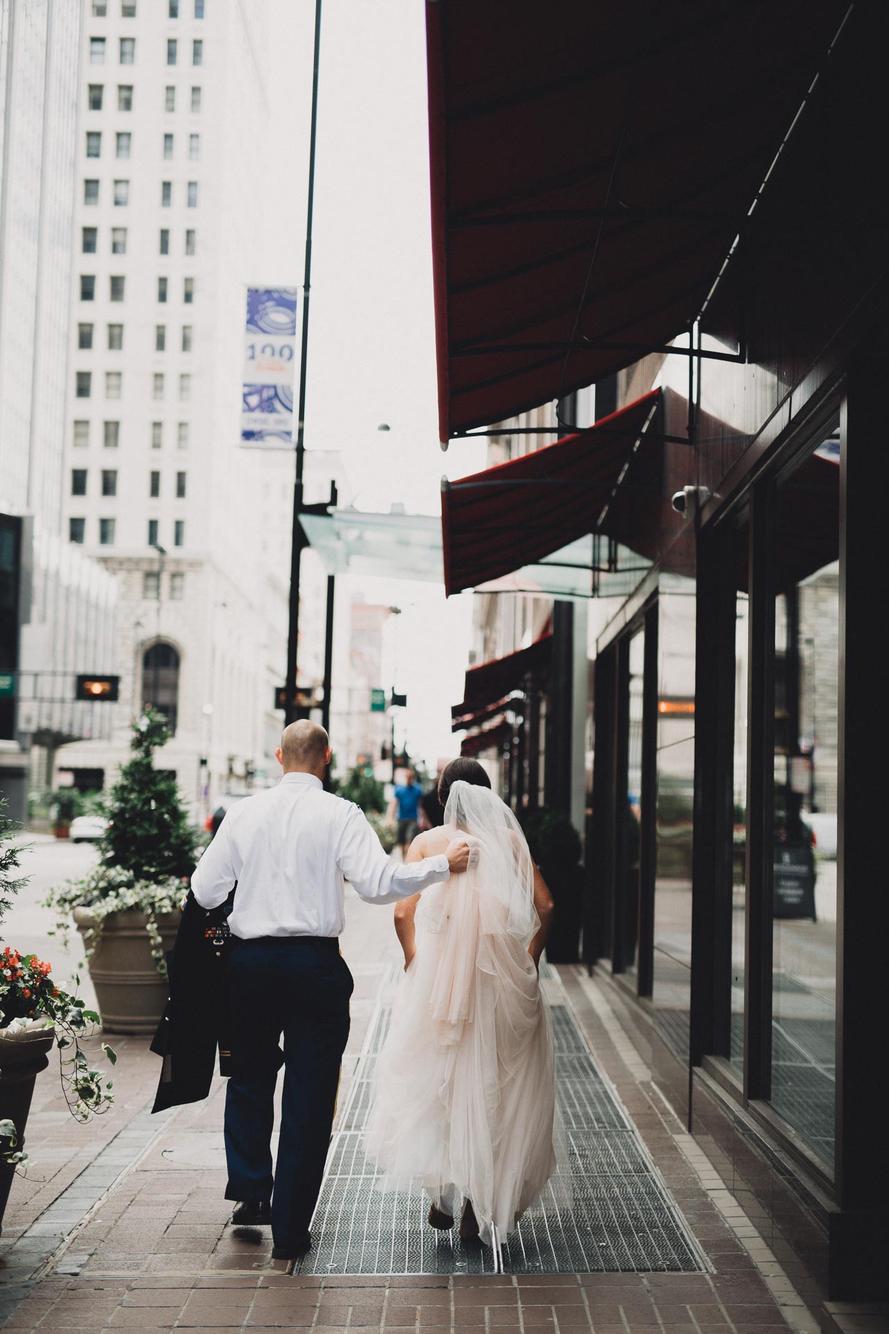 Emily-Eddie-Cincinnati-Rennaissance-Hotel-Wedding-067@2x.jpg