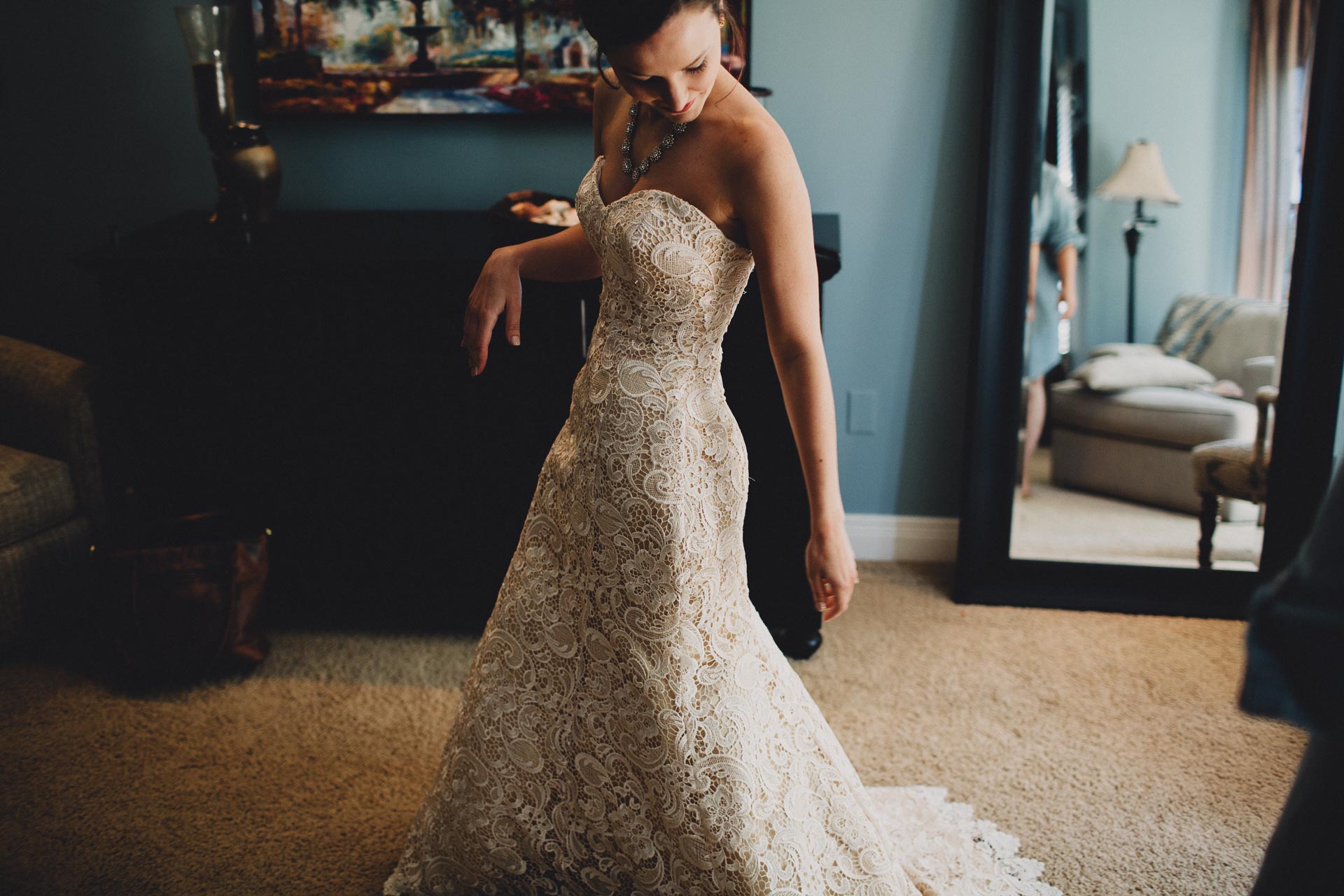 Julia-Michael-Cincinnati-Music-Hall-Wedding-023@2x.jpg