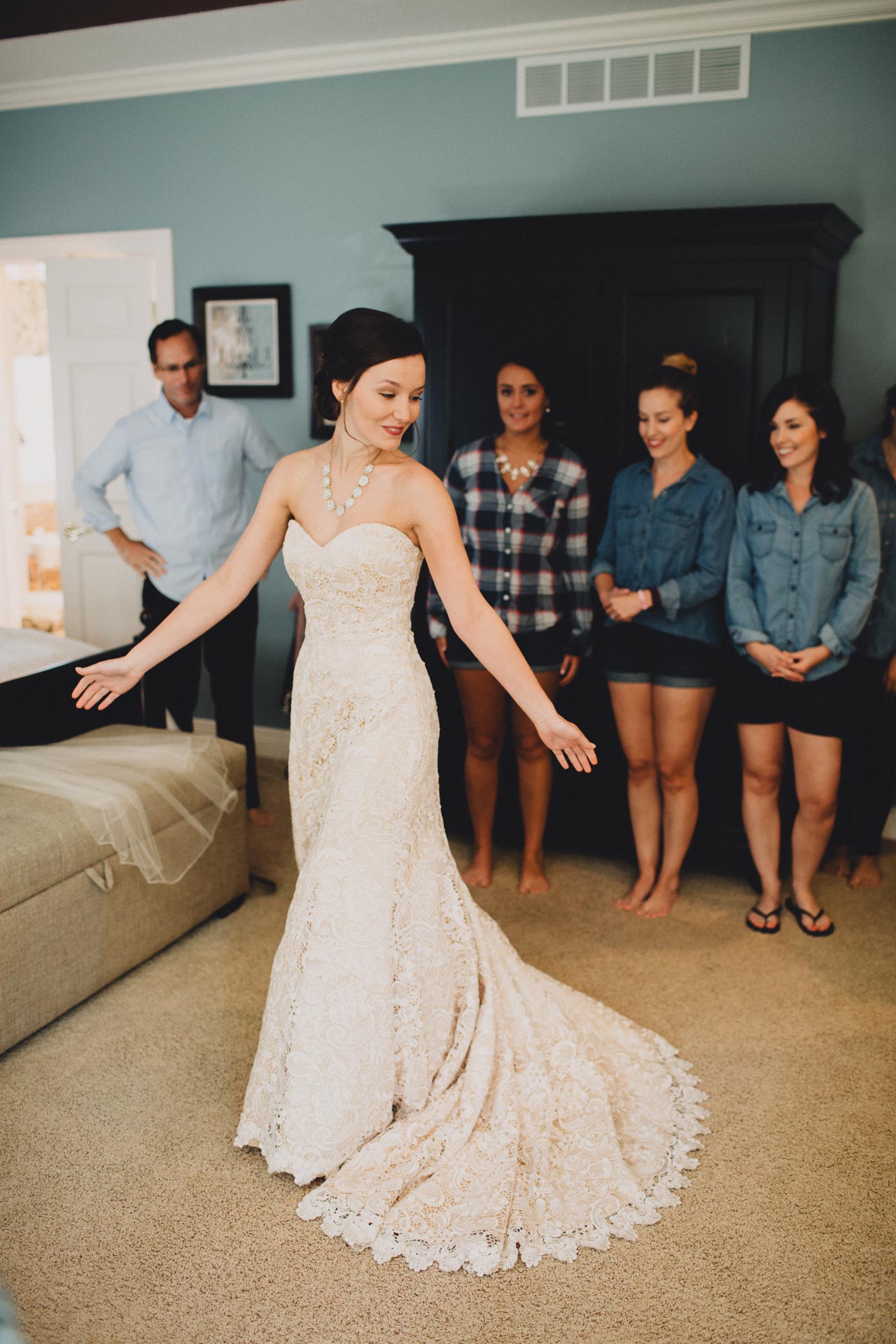 Julia-Michael-Cincinnati-Music-Hall-Wedding-022@2x.jpg