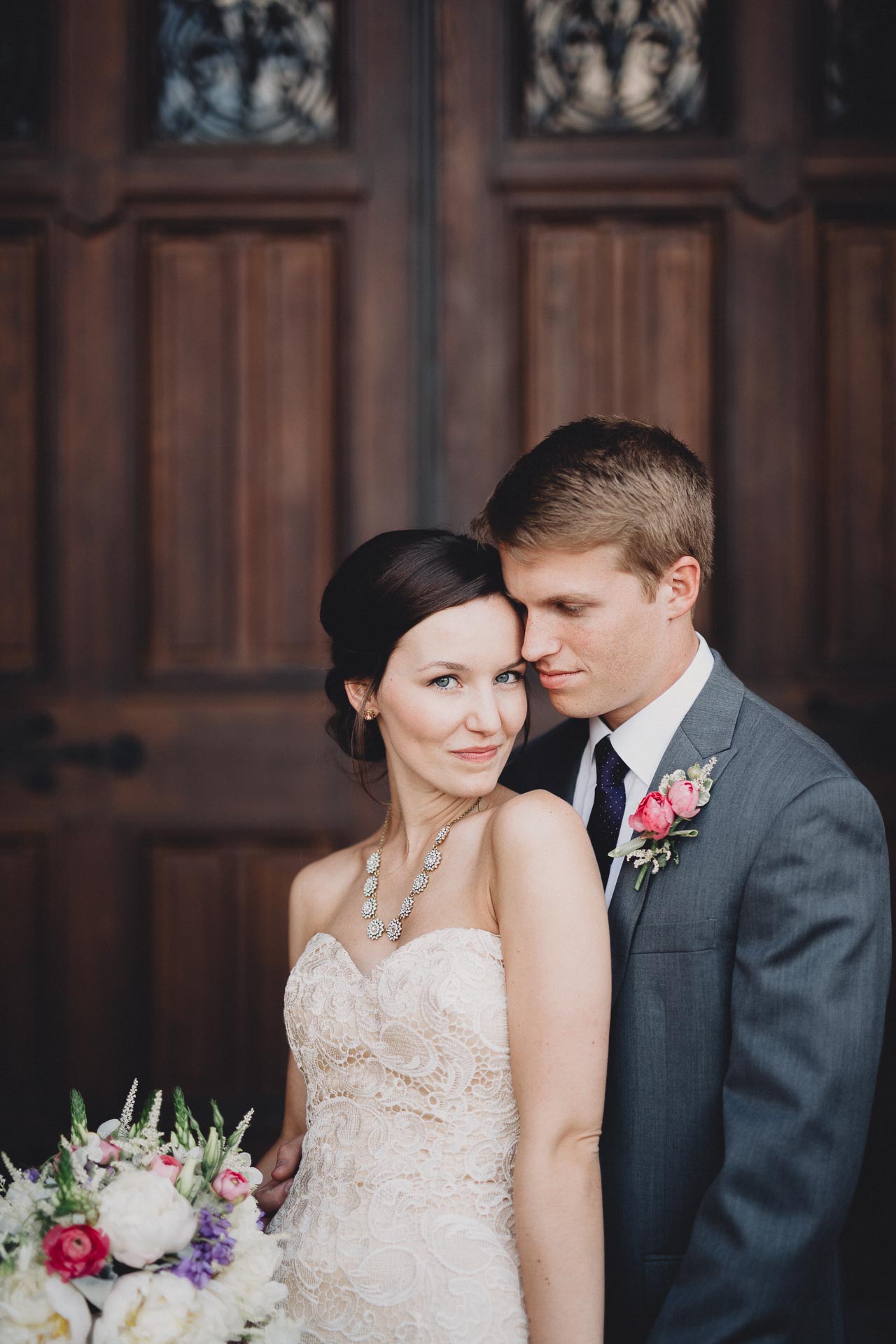 Julia-Michael-Cincinnati-Music-Hall-Wedding-081@2x.jpg