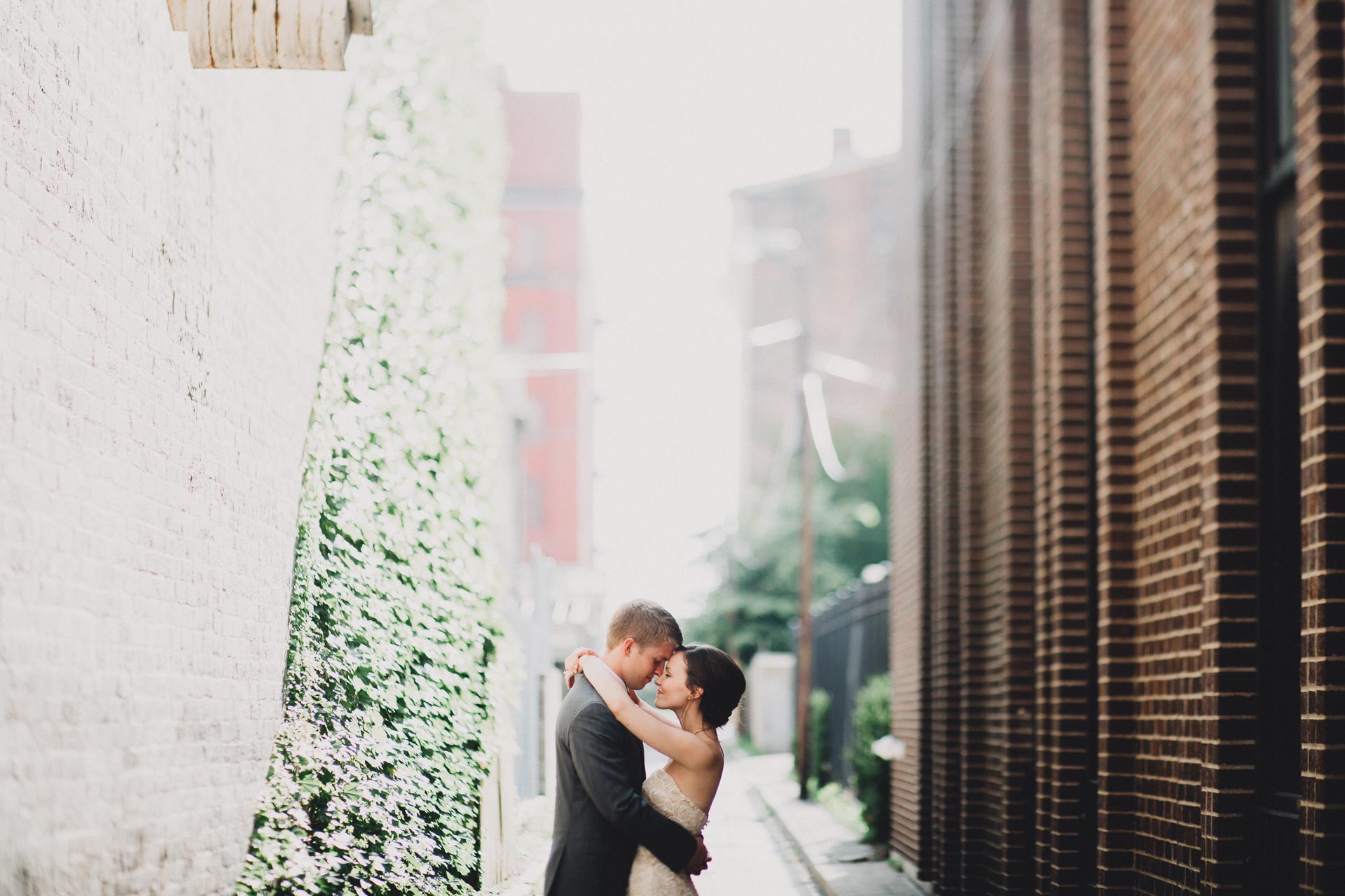 Julia-Michael-Cincinnati-Music-Hall-Wedding-114@2x.jpg
