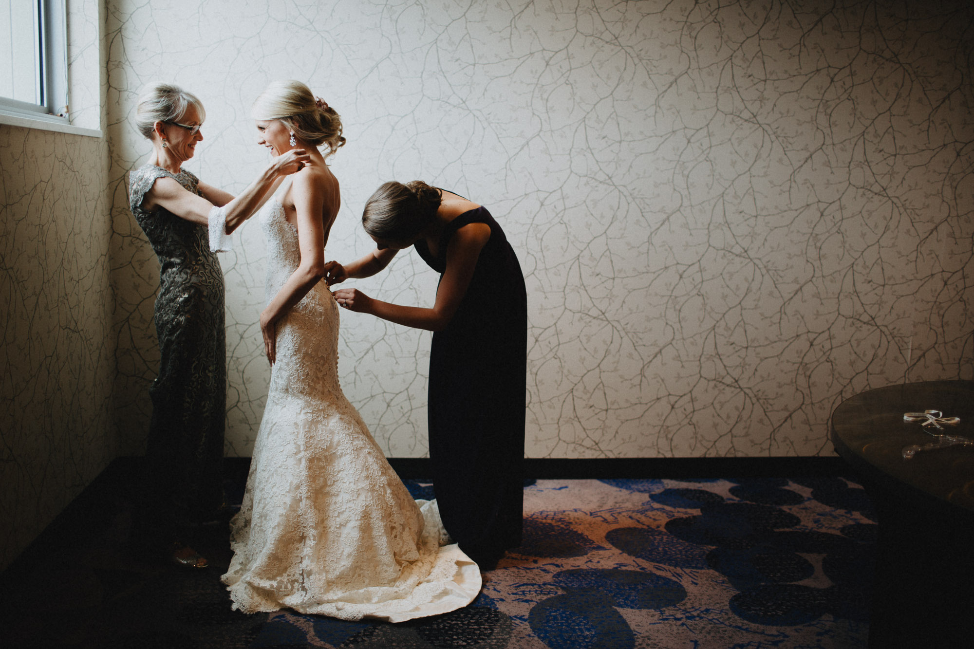 Alana-David-Cleveland-Old-Courthouse-Wedding-044@2x.jpg
