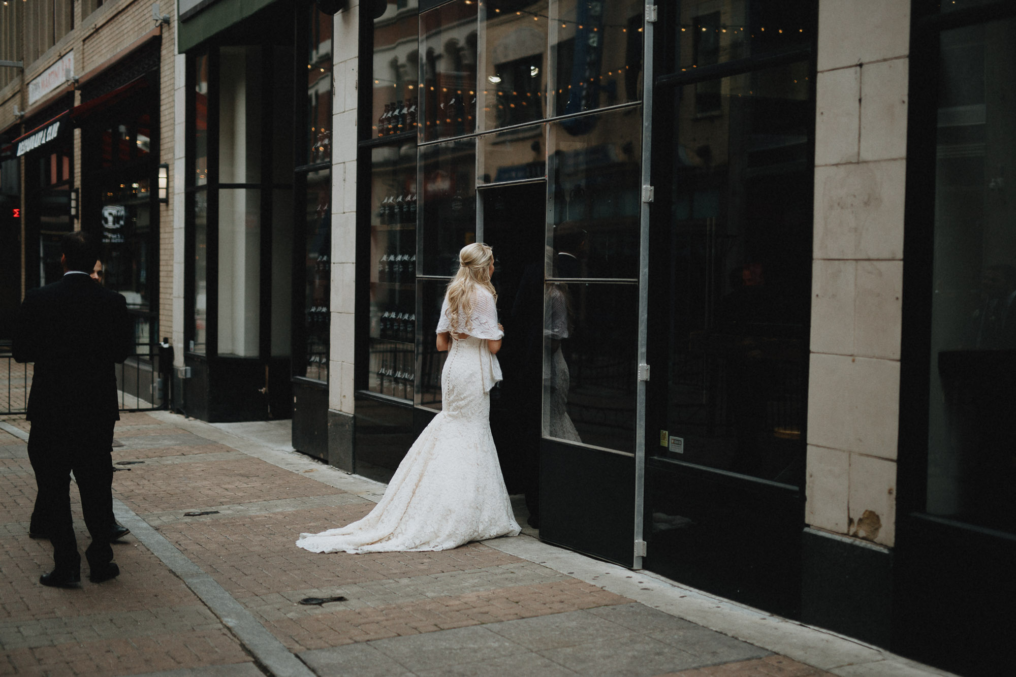 Alana-David-Cleveland-Old-Courthouse-Wedding-082@2x.jpg