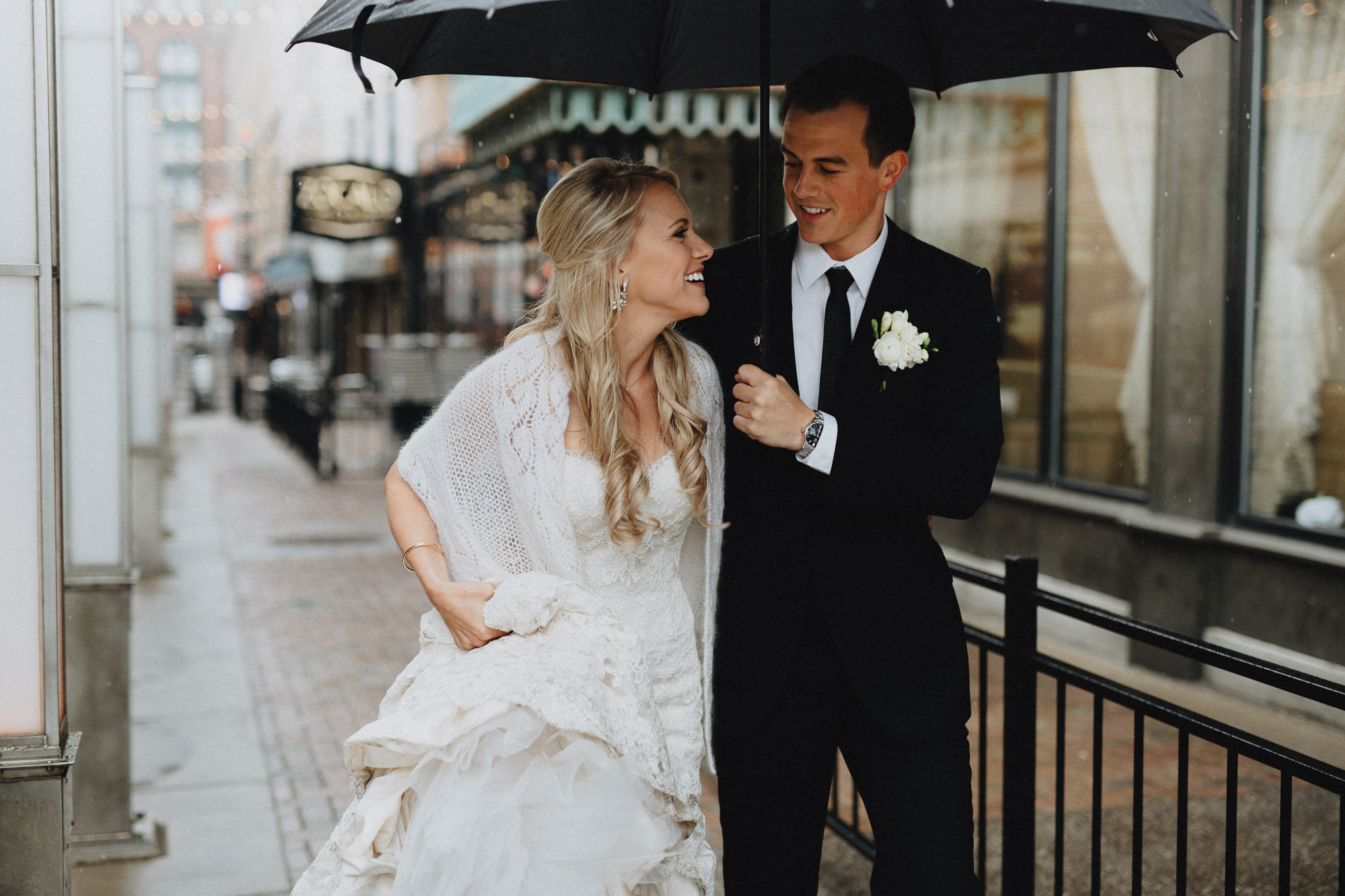 Alana-David-Cleveland-Old-Courthouse-Wedding-102@2x.jpg