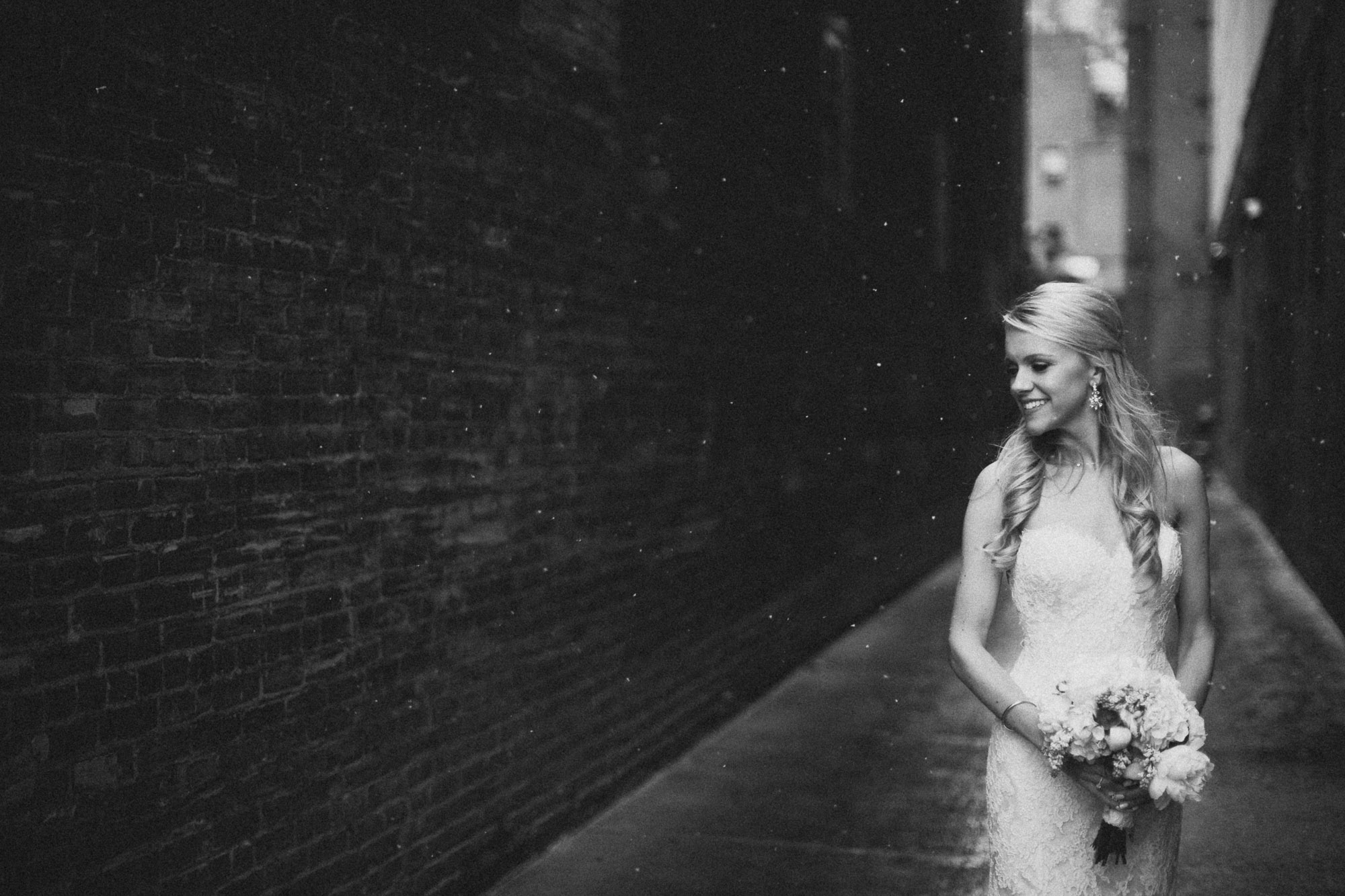 Alana-David-Cleveland-Old-Courthouse-Wedding-104@2x.jpg
