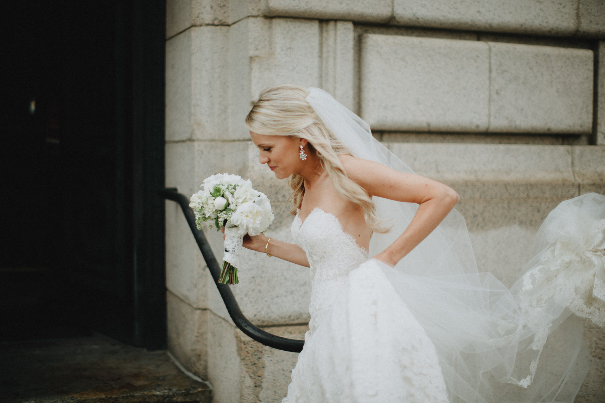 Alana-David-Cleveland-Old-Courthouse-Wedding-142@2x.jpg