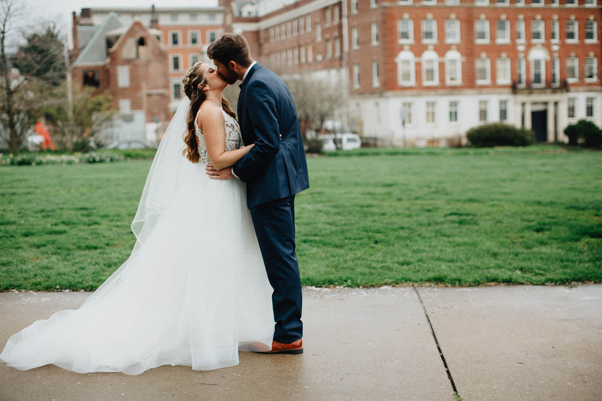 Sara-Tyler-Cincinnati-Wedding-Rhinegeist-Brewery-030.jpg