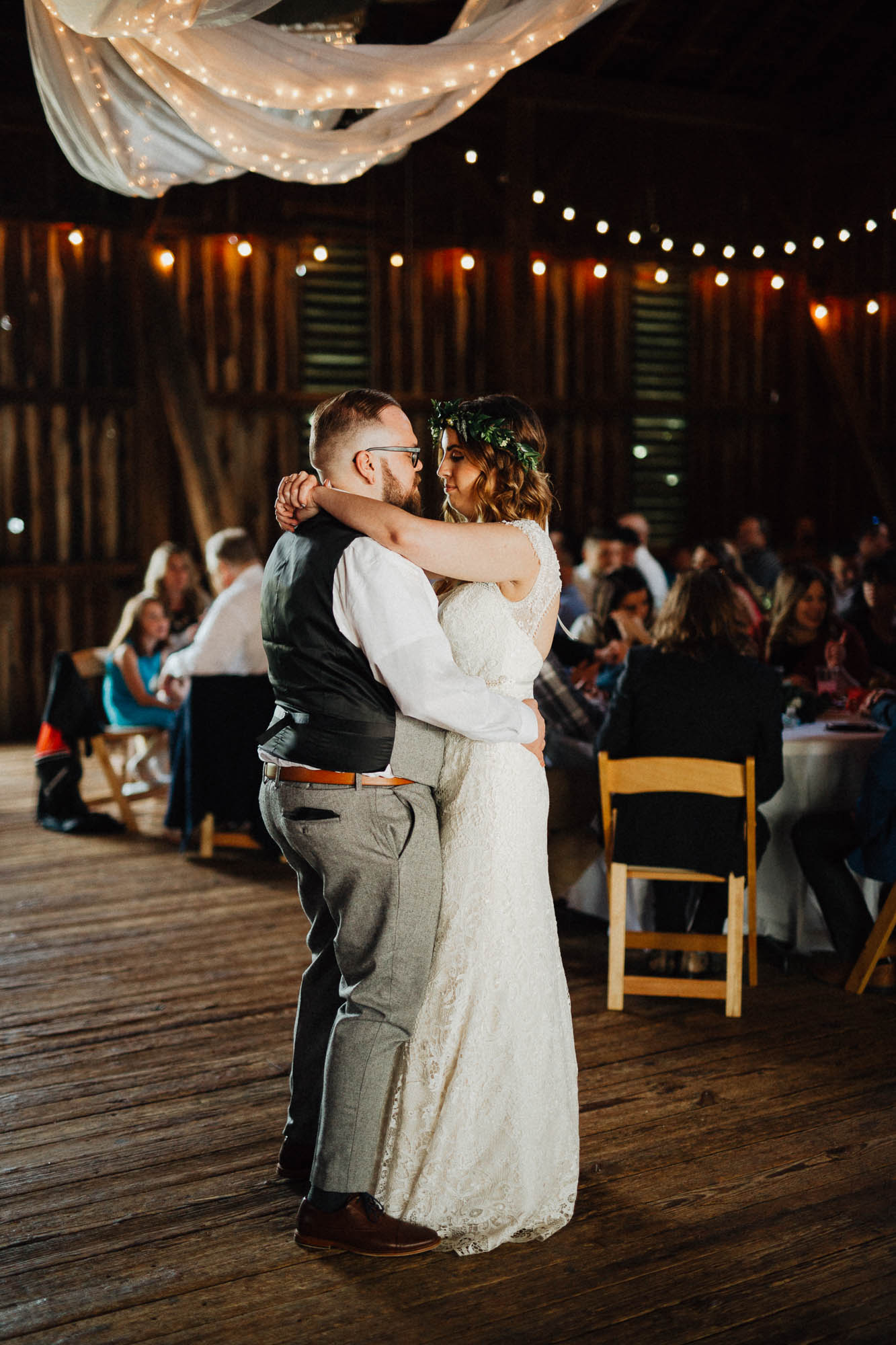 Jessi-Jake-The-Brauns-Ohio-Barn-B&B-Wedding-105@2x.jpg