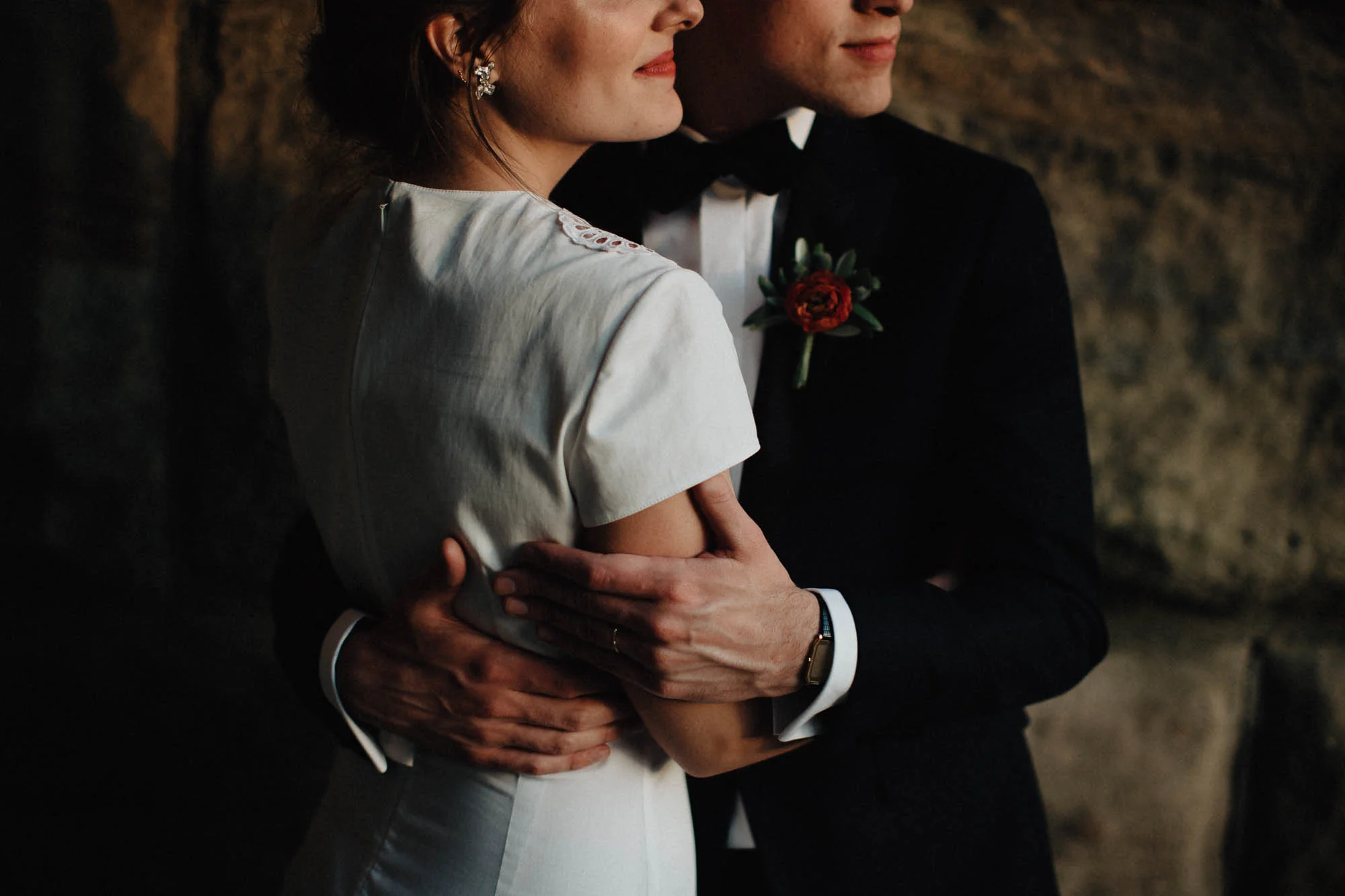 Intimate Embrace Natural Candid Moment Columbus Wedding Photographers