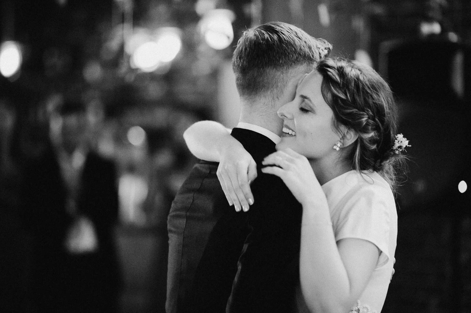 Anna-Brian-Strongwater-Columbus-Ohio-Urban-Modern-Wedding-162.jpg