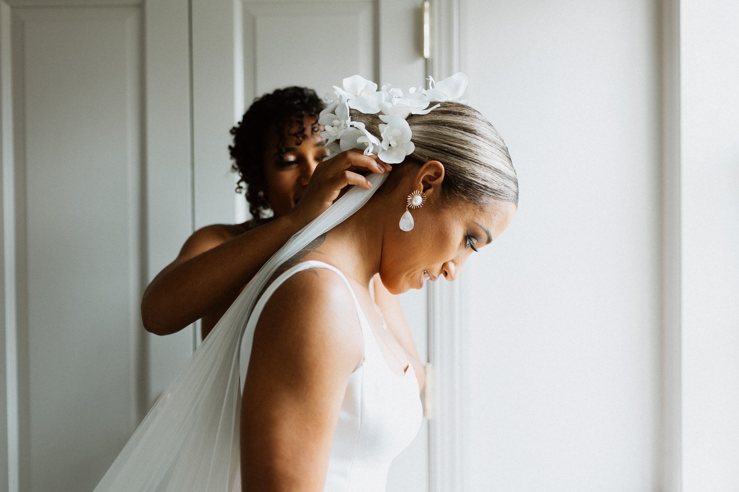 Bride veil flowers Lytle Hotel