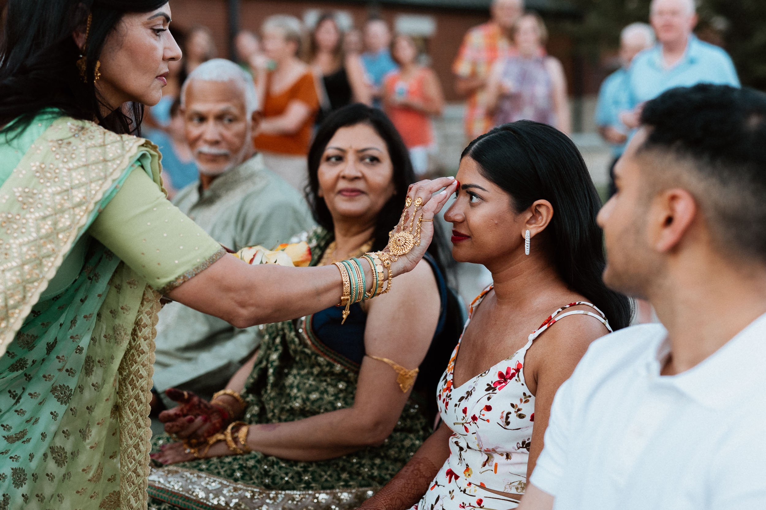 Riddhi-Brennon-Columbus-Statehouse-Indian-Fusion-Wedding-019.jpg