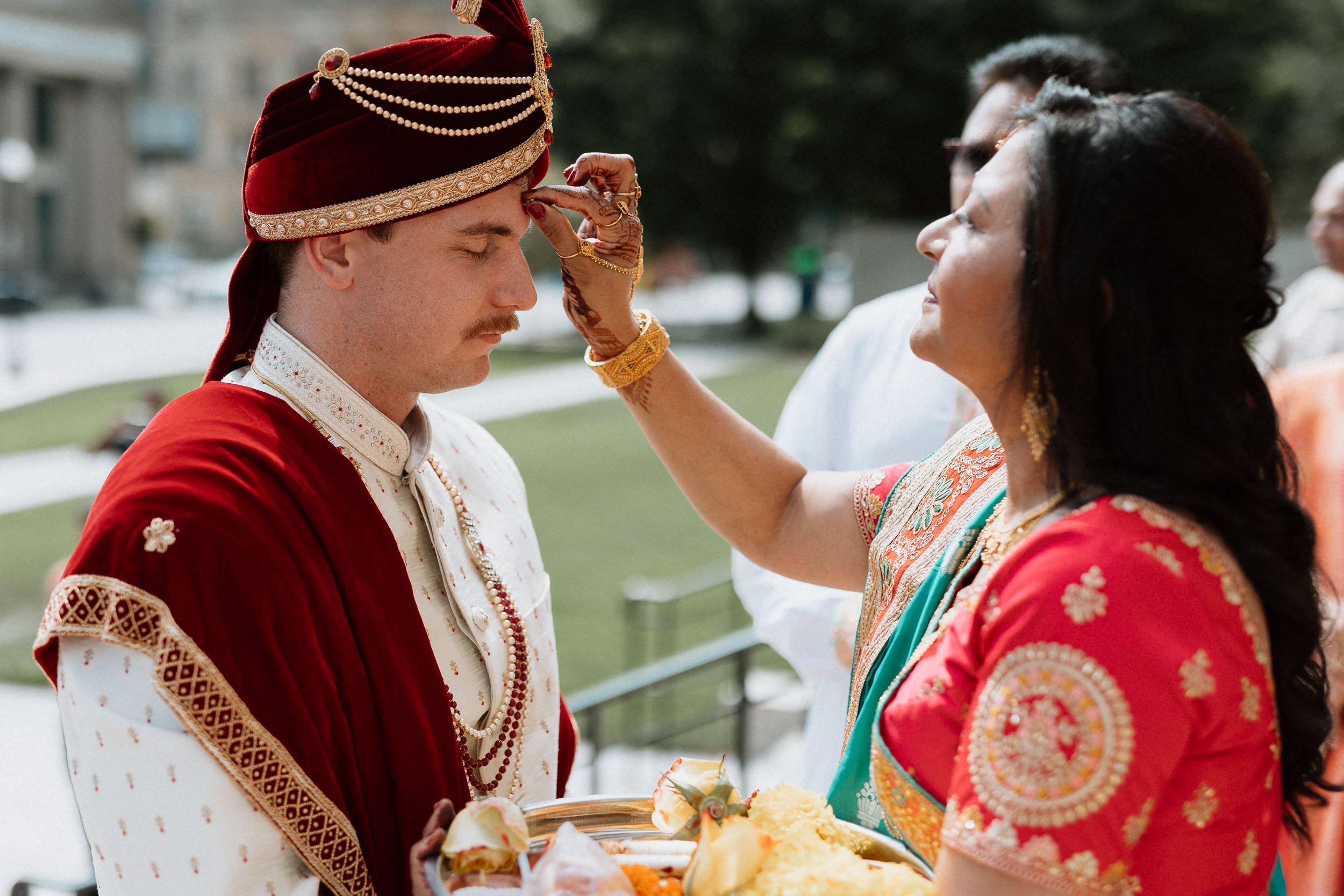 Riddhi-Brennon-Columbus-Statehouse-Indian-Fusion-Wedding-059.jpg