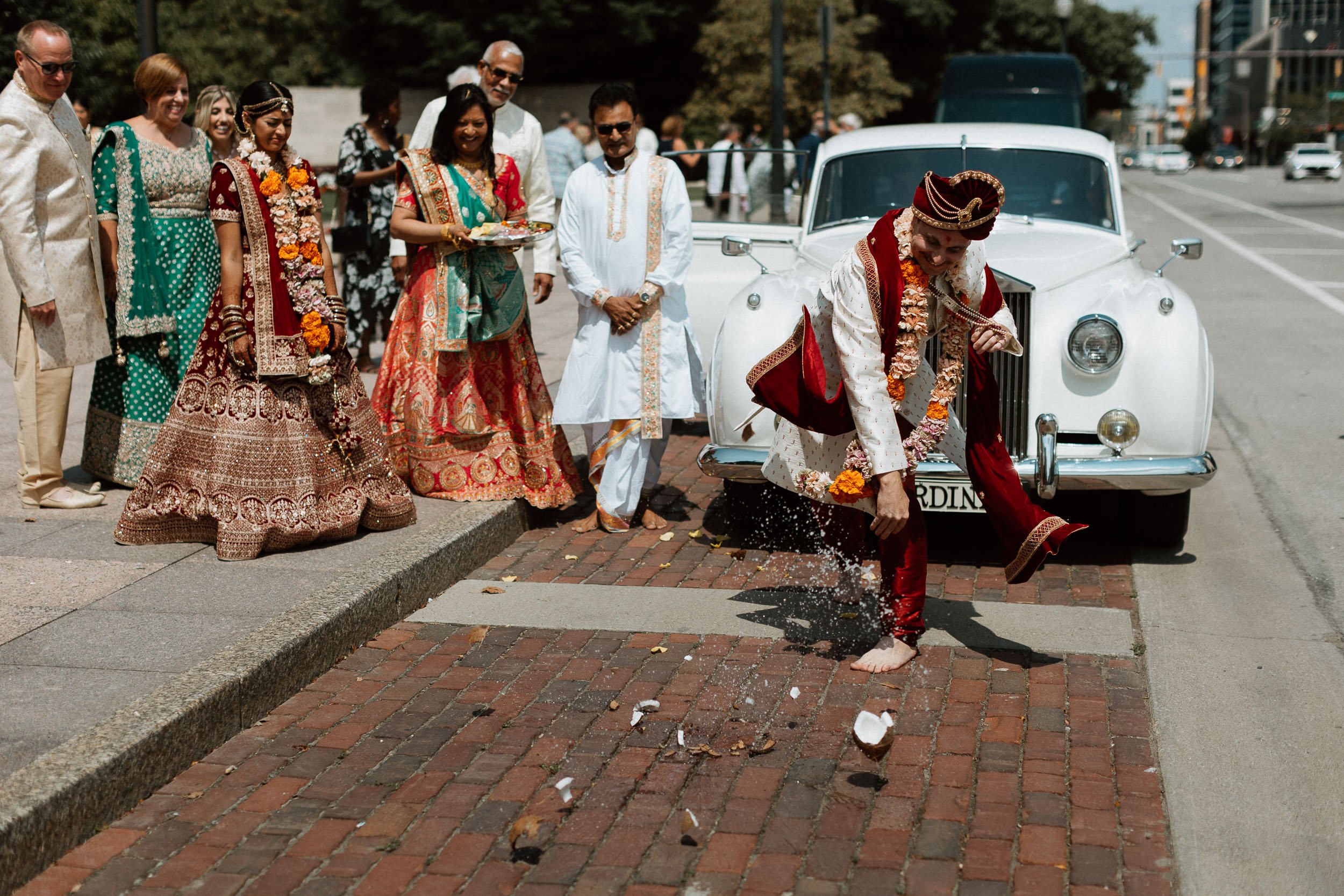 Riddhi-Brennon-Columbus-Statehouse-Indian-Fusion-Wedding-079.jpg