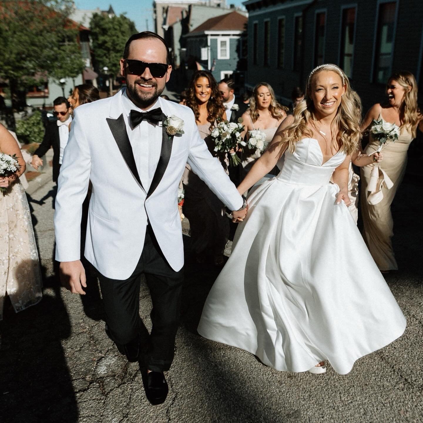 When your ceremony is two blocks away from your reception parading down the road with all your loved ones only makes sense! @stringsource_cincinnati lead parade for Bri + Seth&rsquo;s and set the tone for the celebration that was awaiting them at the