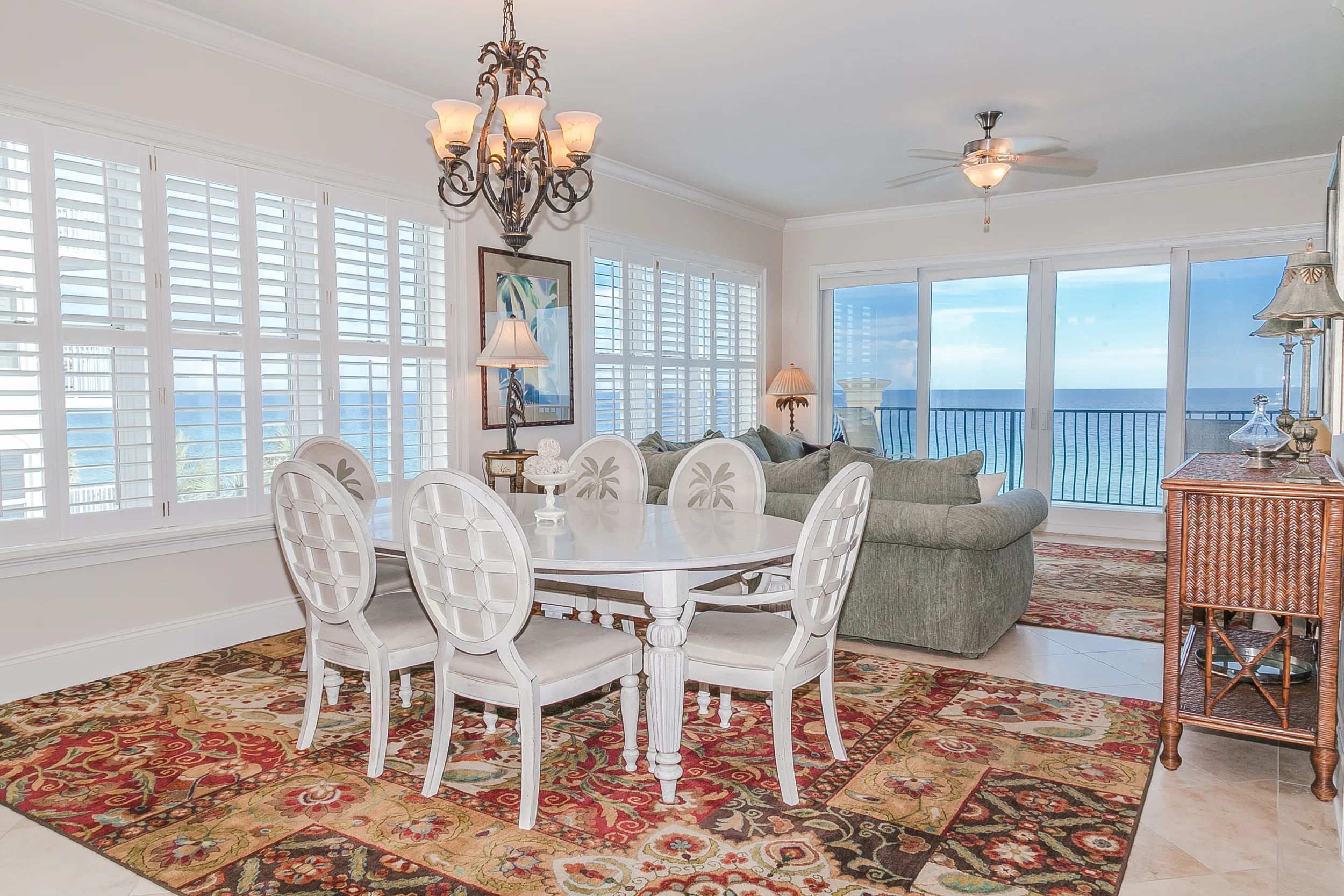 Adagio Penthouse A401 Natural light