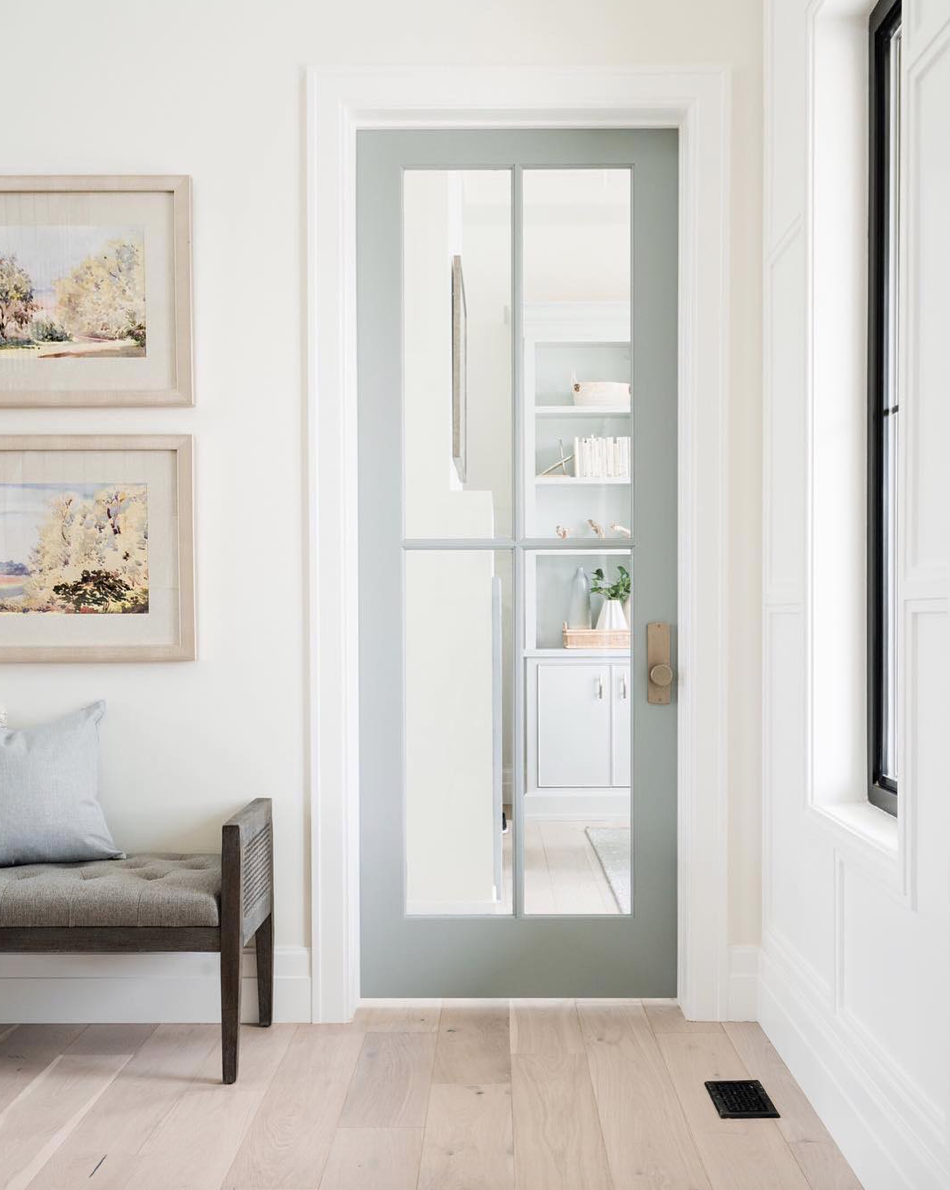 Emtek’s tumbled white-bronze finish — a beautiful choice by @designlovesdetail.