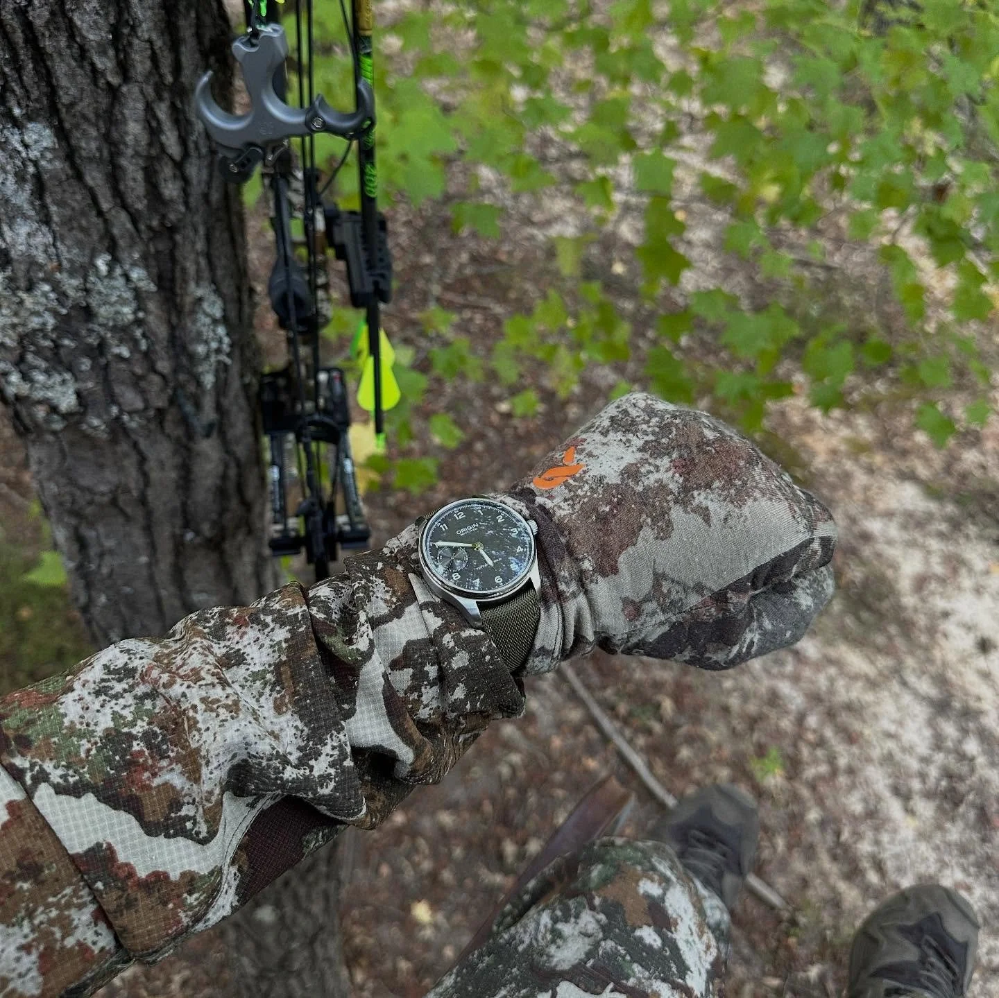 Your perfect field companion that blends right in but still stands out when you need a quick check. Every second counts when the light is fading #vintagefield #originwatchco

#archerylife #hintingwatch #fieldwatch #timepiece #deerhunting #whattimeisi