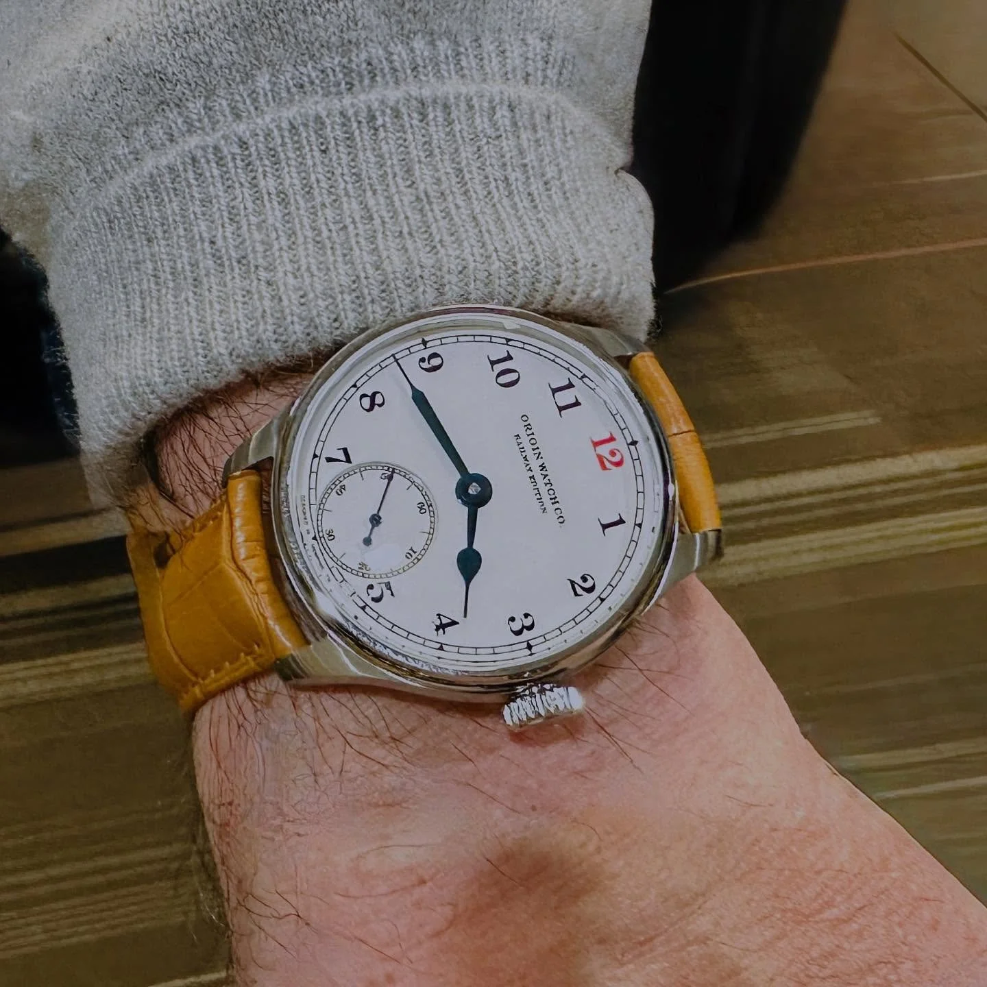 What a red, white and blue beauty! Pearly white enamel dial with blued cathedral hands and an eye catching red 12.  #orginwatchco #railwayedition

#theredtwelve #microbrand #horology #watchmaker #watchmaking #timepiece #mechanicalwatch #eta6498 #hand