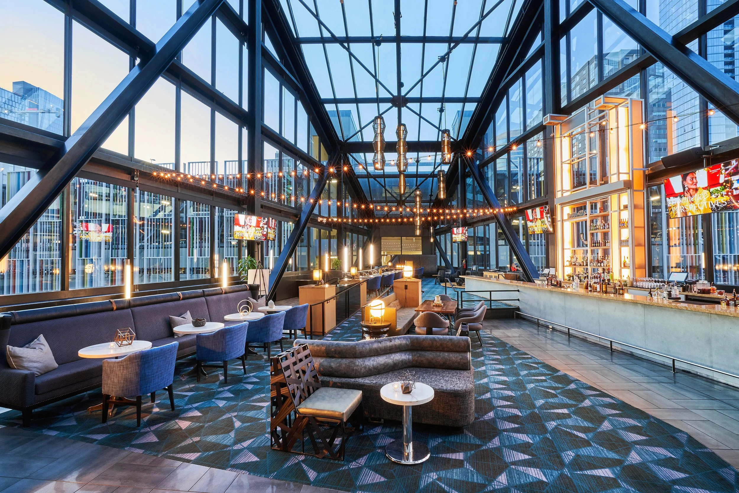 Architectural Interior photograph of the Bridge Bar at the Renaissance Nashville, shot by Nashville freelance Photographer Leslie Parrott