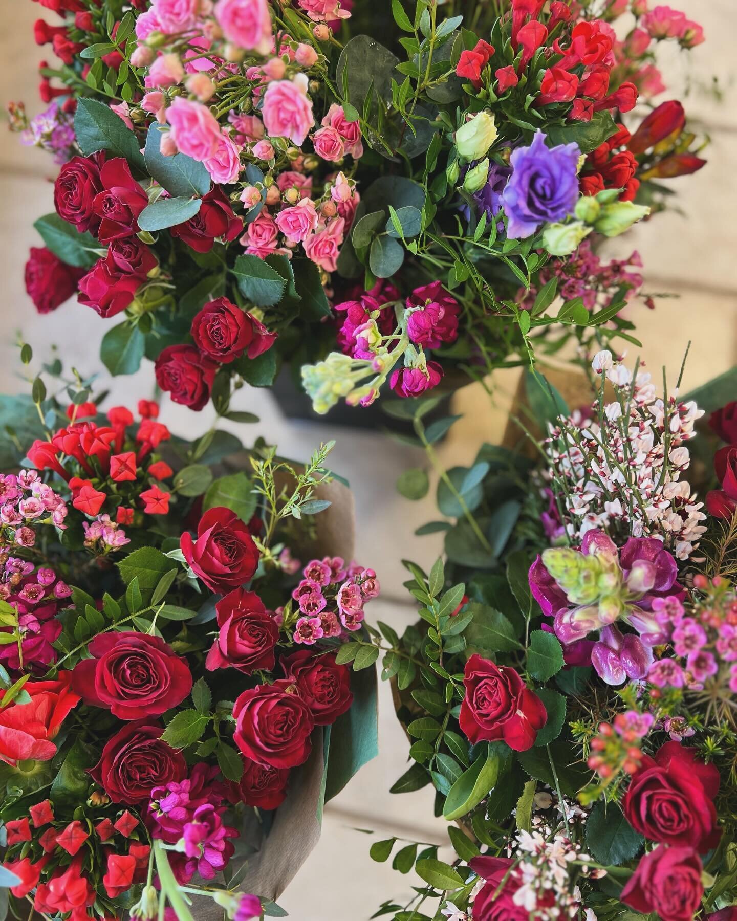 Well aren&rsquo;t these Mixed Valentine&rsquo;s Bouquets beautiful 😍 

We&rsquo;re still taking order in store, online and over the phone for this Wednesday🌿

We deliver locally to postcodes HP5-9, SL9 and WD3 or you can order and pop into our shop