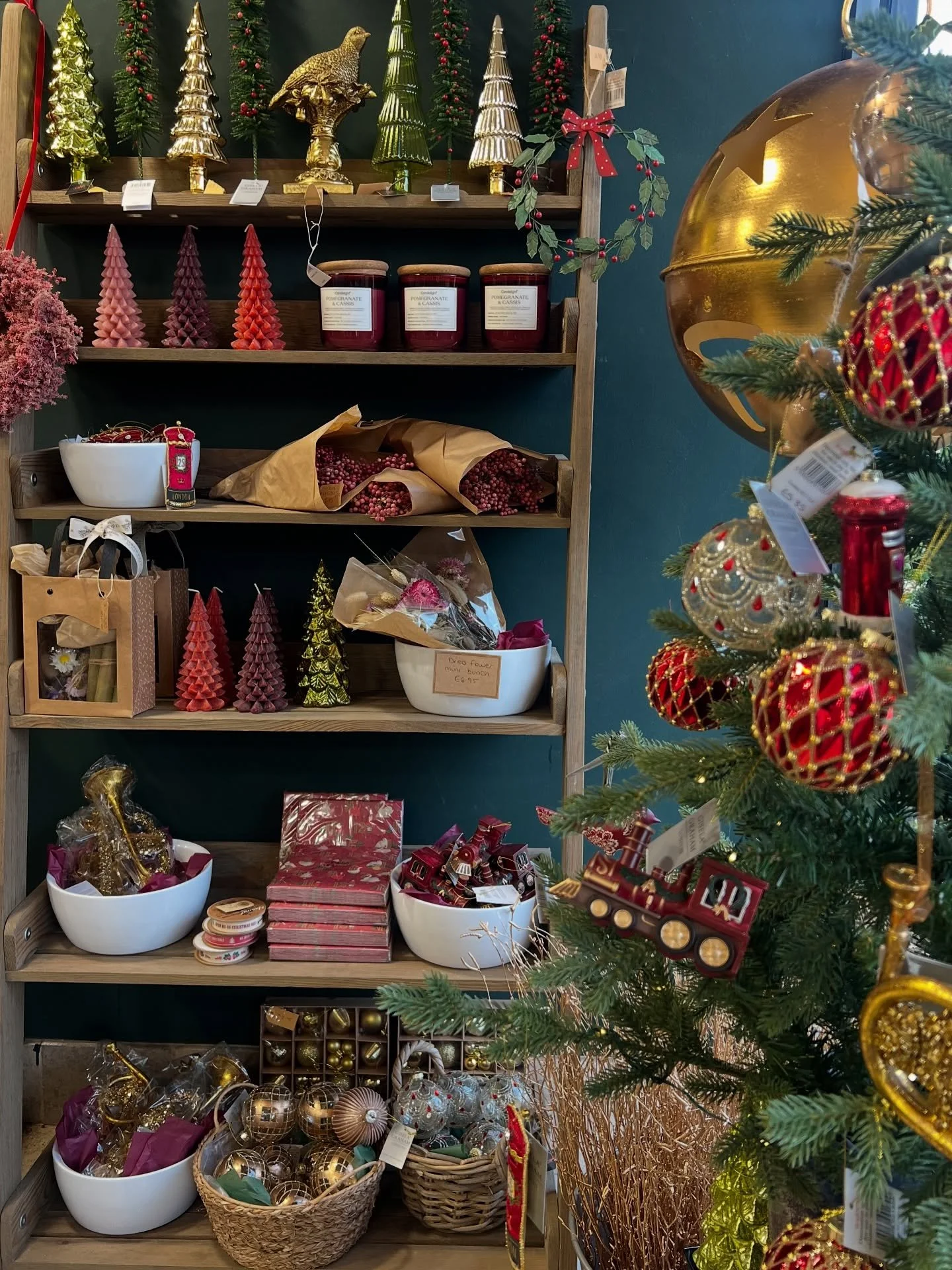 A sneak peak at one of our huge bells in the window! 🔔 

#littlechalfont #amersham #christmasgifts