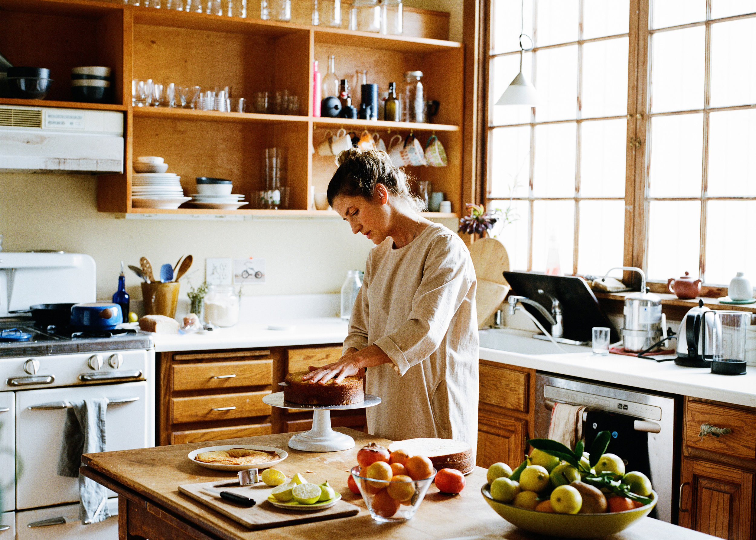 “WHAT DOES IT MEAN TO MAKE SOMETHING FOR SOMEONE AND GIVE IT TO THEM?” This guiding thought weaves a common thread between Line Design Studio and Leah Rosenberg . We believe it is more meaningful if something is 'made for someone' instead of just 'being made.'