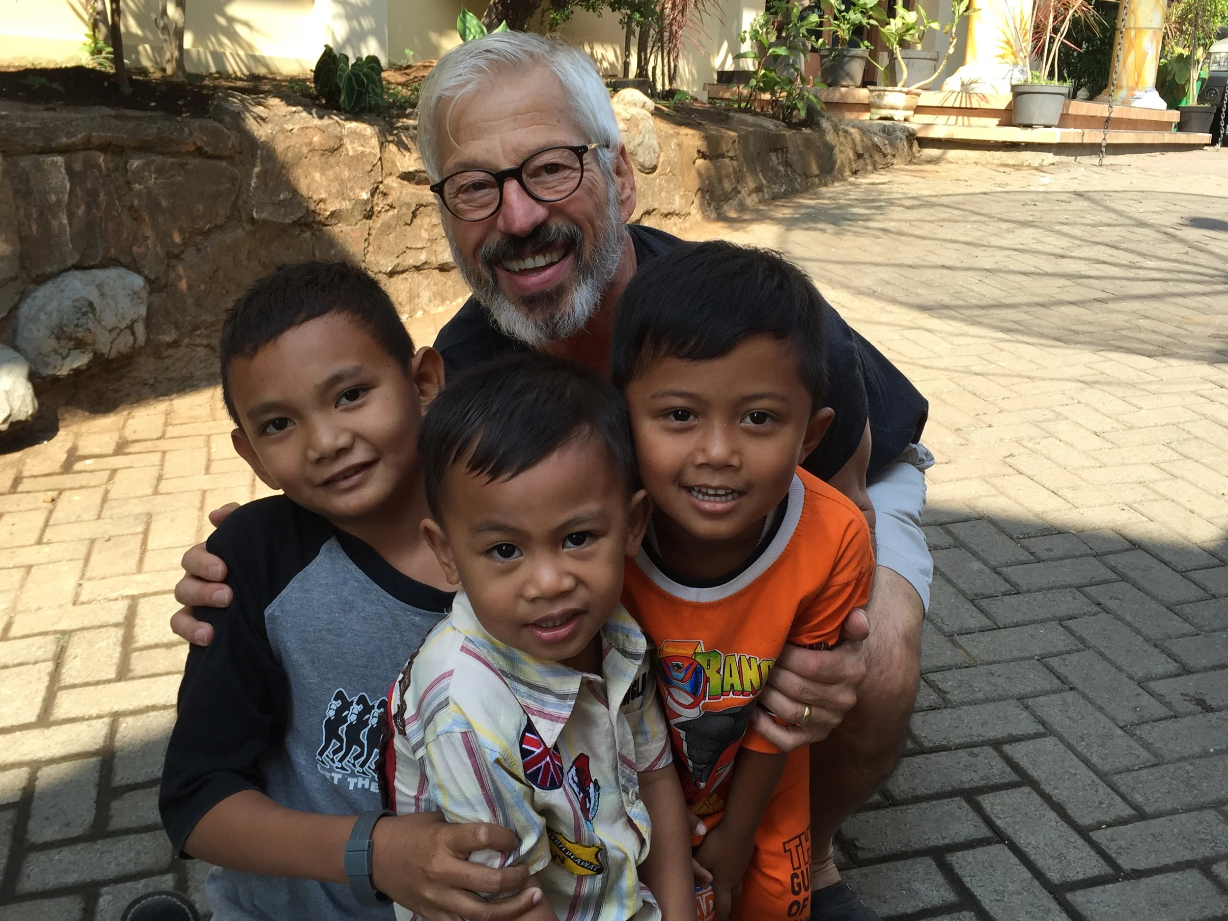 Steve spending time with Indonesian students.