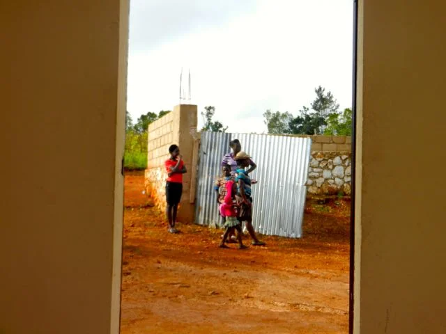 gallery 5 kids entering courtyard.jpg