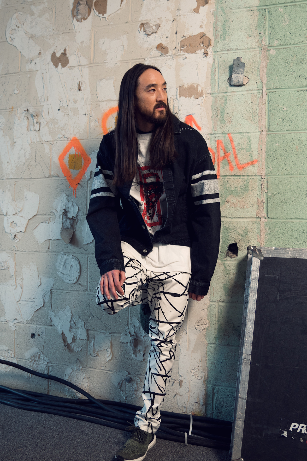 Steve Aoki debuted his collaboration with designer Dim Mak at this year's NYFW, complete with punk bands and models shredding on skateboards in a custom built half pipe. Before all the noise though, I was able to grab him for a quick shot backstage. Shot with my Sony A7RII w/ Sony 24-70 2.8 G Master | ISO 640 | 1/125s | f/2.8