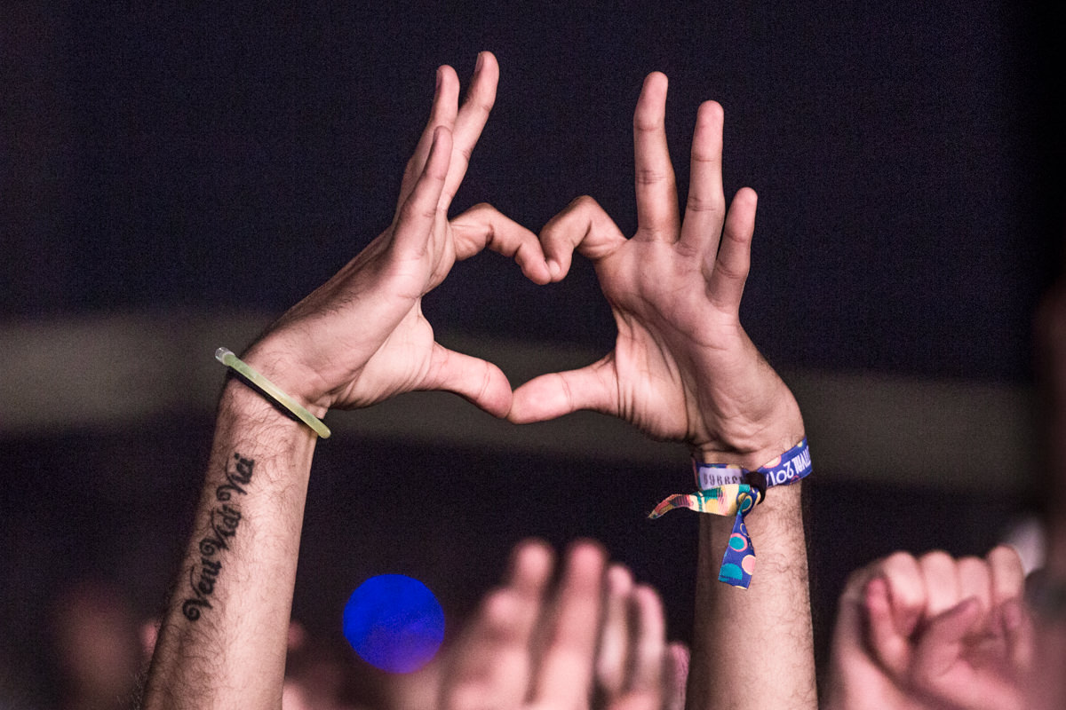 <3