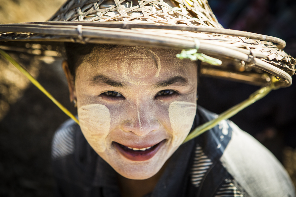 Rakhine girl on Laymo River