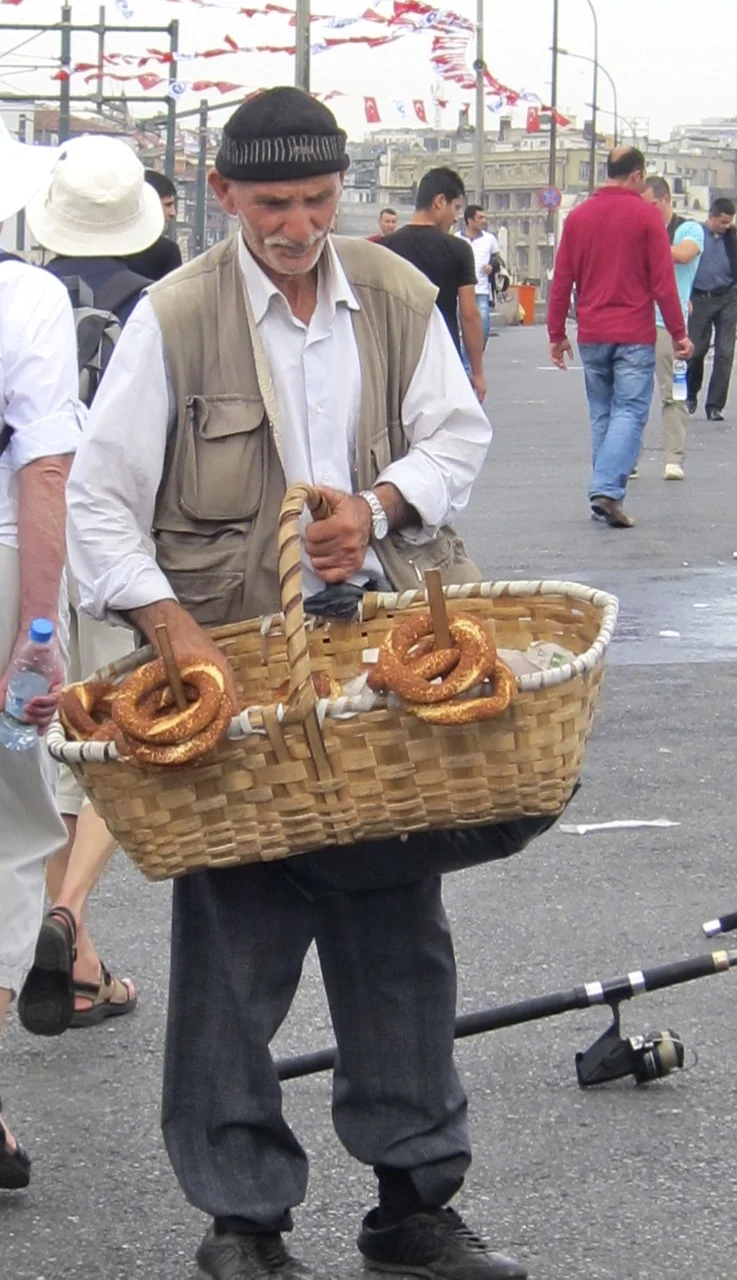 Selling simits (Istanbul)