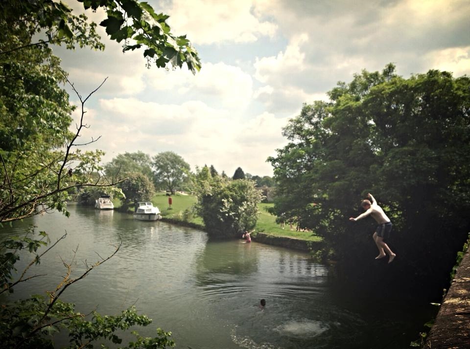  Into the Thames&nbsp; 