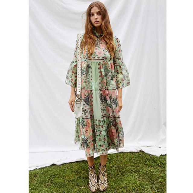 One more of beauty @amandamondale shot by @alexcramer beauty @staceytan_ @freepeople #freepeople #annasui