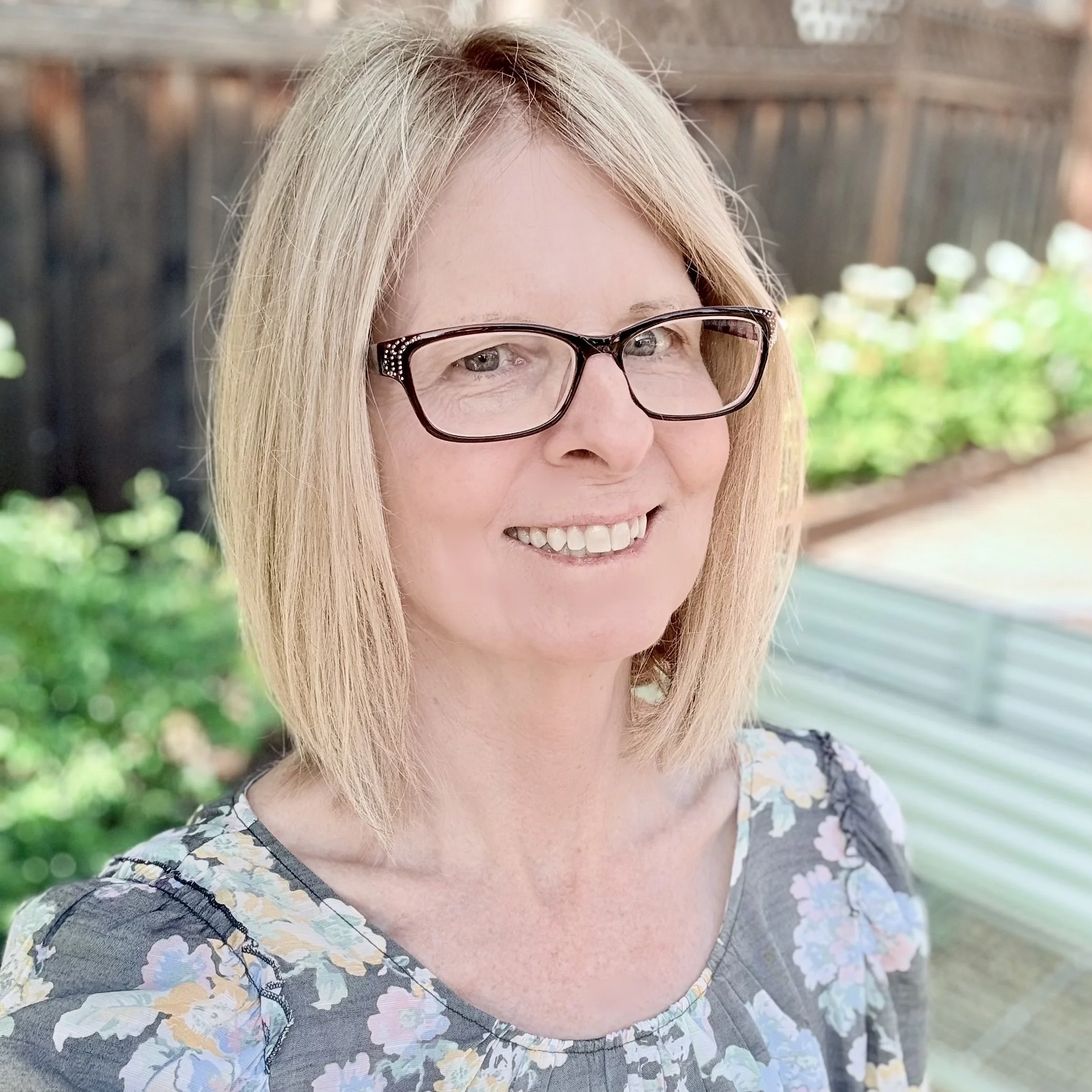 Dr. Elizabeth Smith, writer and brand ambassador easmith.net 