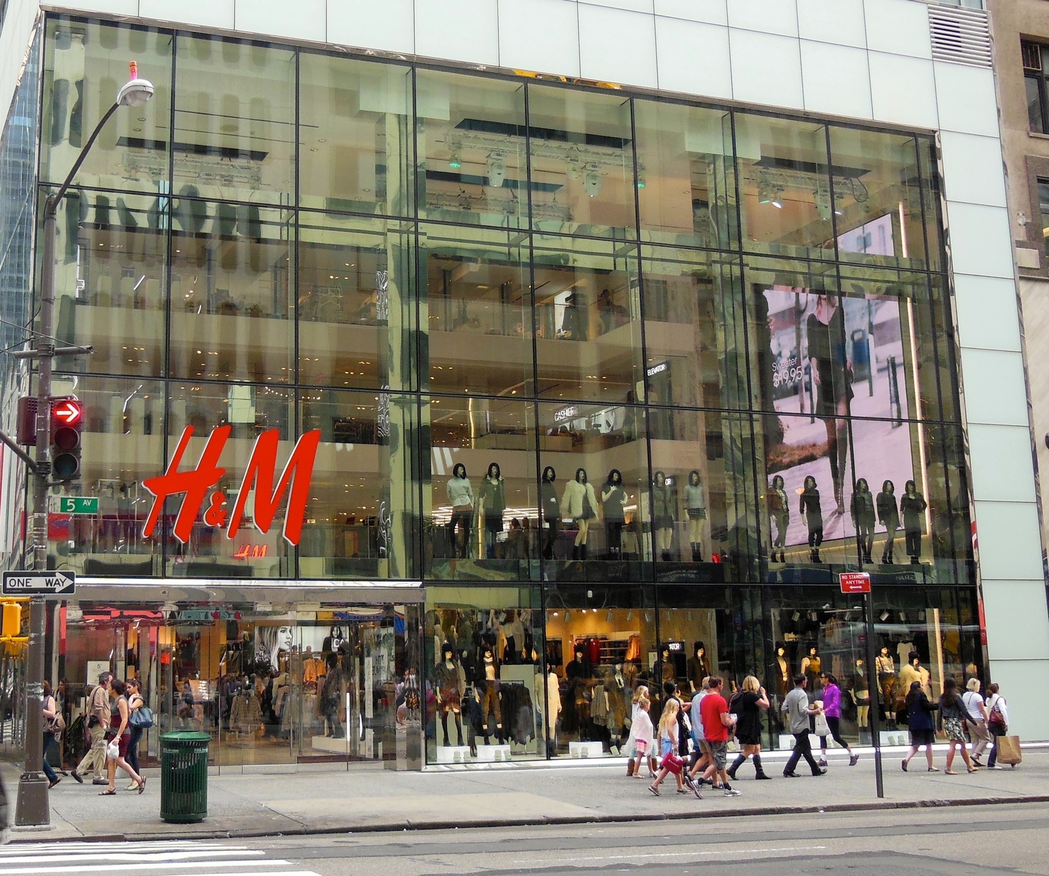 H&M vs. Anthropologie: Casa Fashion — Olho no Varejo