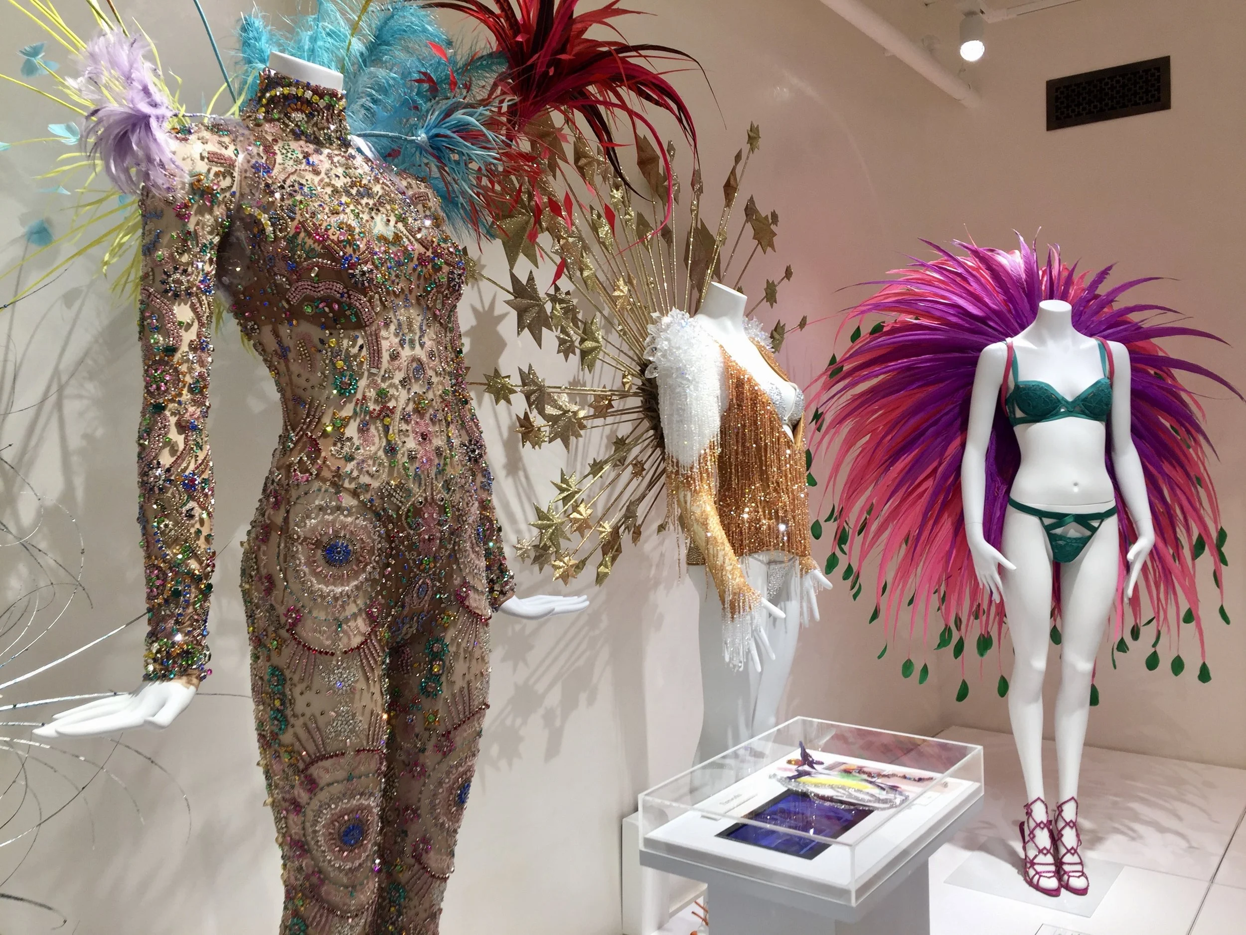 Victoria's Secret: O Conceito 'See Now, Buy Now' e a Nova Loja da 5ªAvenida