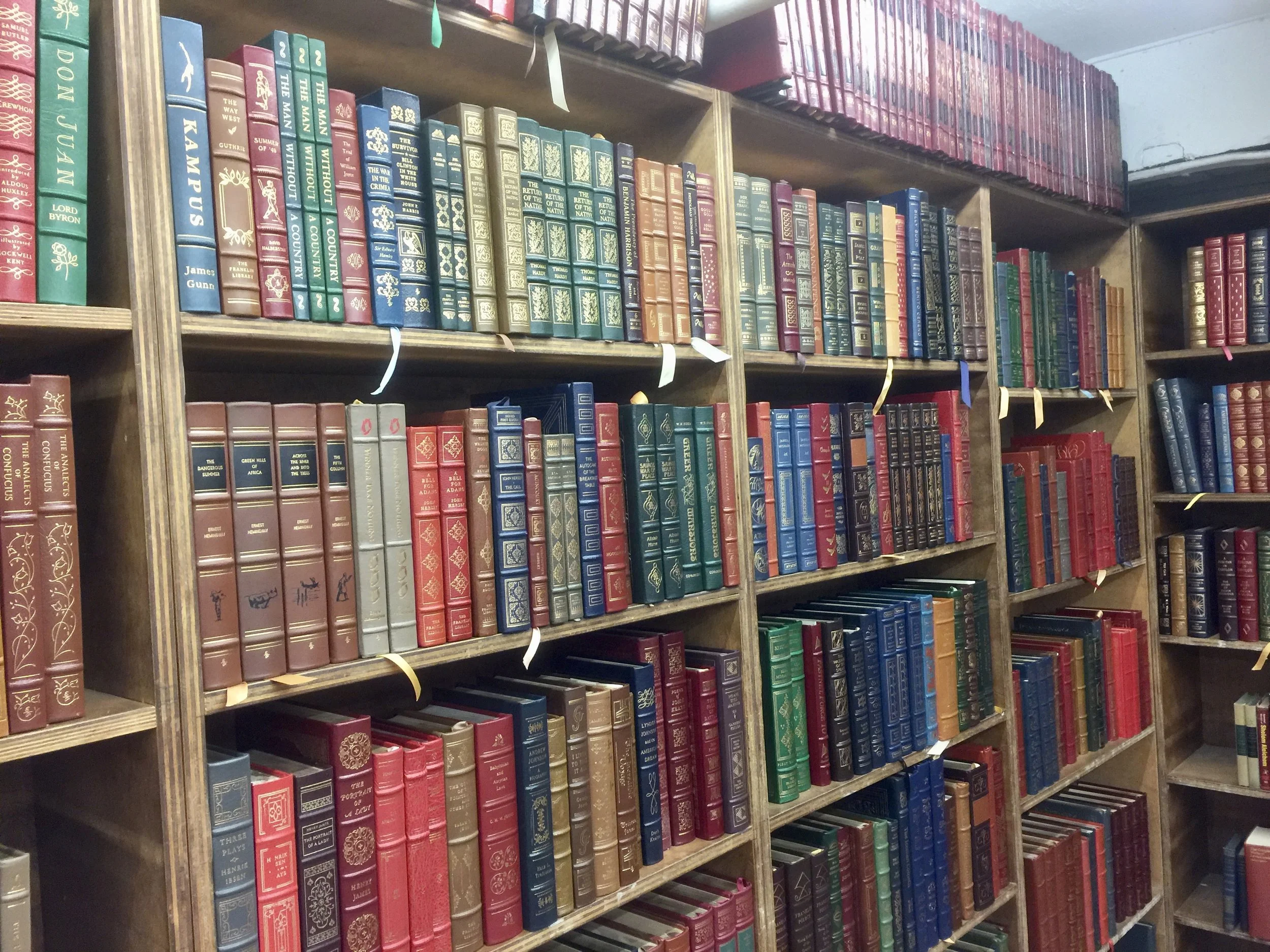 STRAND, 28 km de Livros: Desafiando a Era dos E-Books 