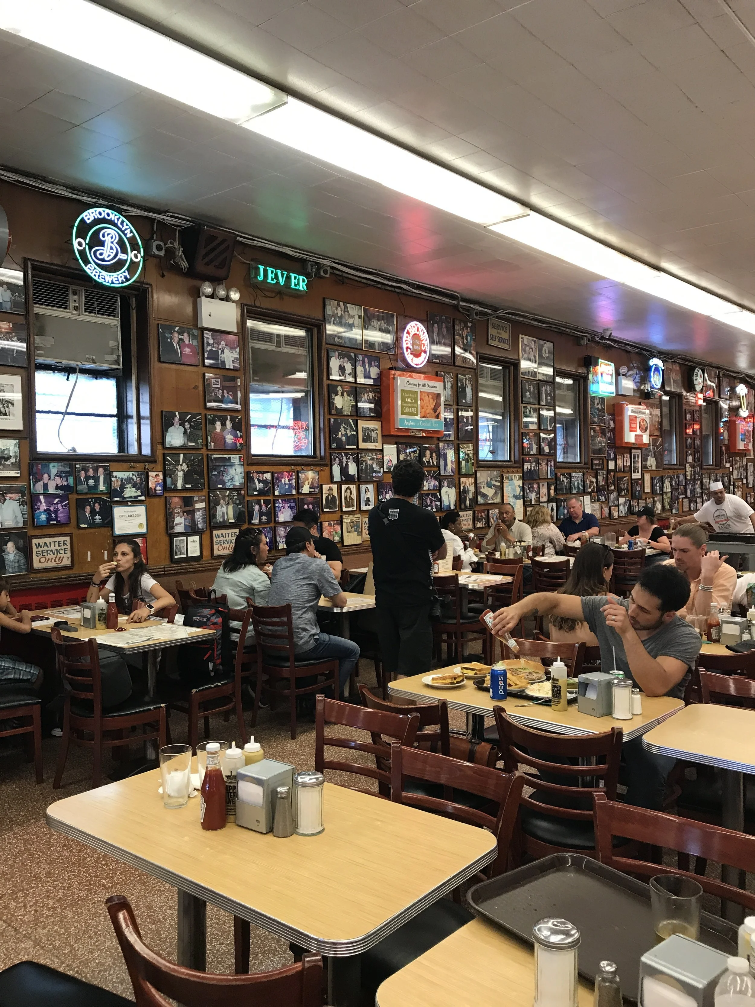 Katz's Delicatessen: os segredos da deli mais antiga de Nova York