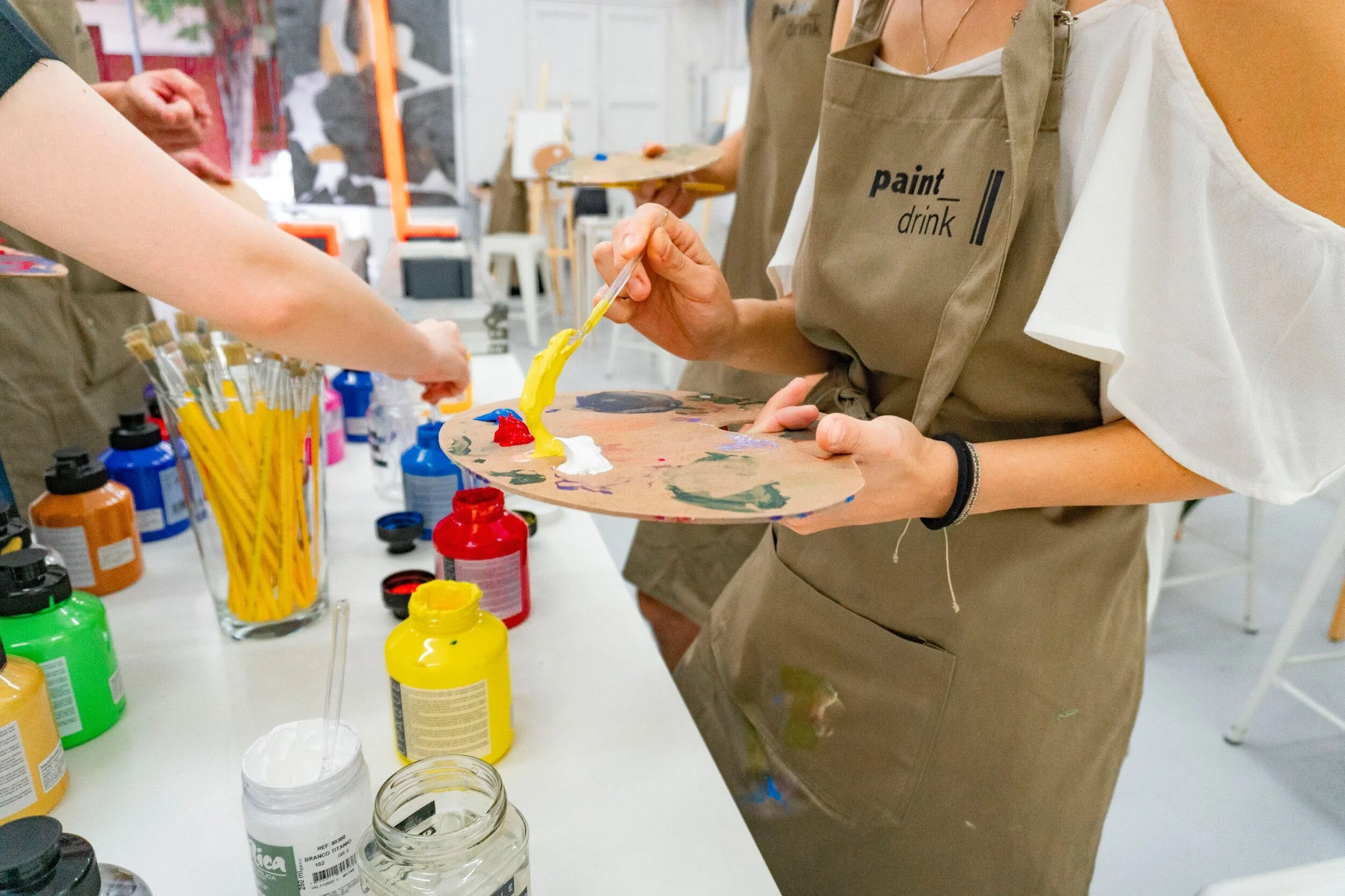 Paint &amp; Drink e o porquê de investir em experiências