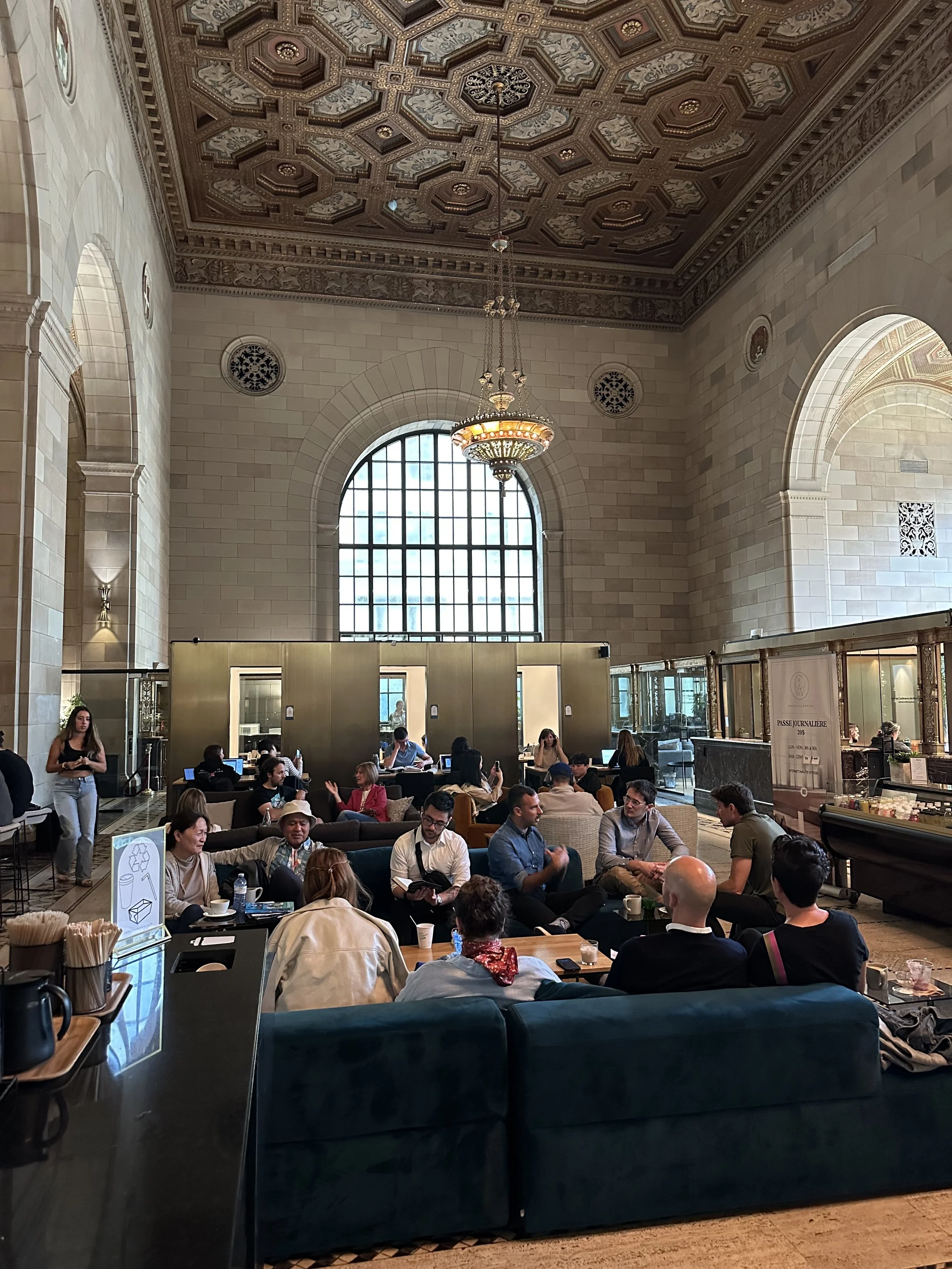 Crew Cafe e Coworking Montreal: o futuro do trabalho? Para quem ainda tem home office