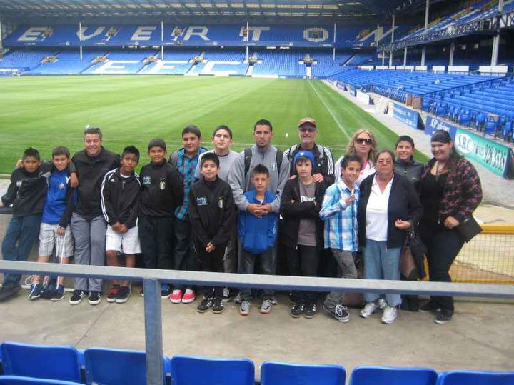 PATEADORES INDSIDE EVERTONS STADIUM GOODISON PARK