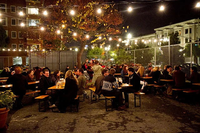 Aesthetics and experience are absolutely key when designing a destination for the community. Proxy in San Francisco by Envelope A+D has got that down! 